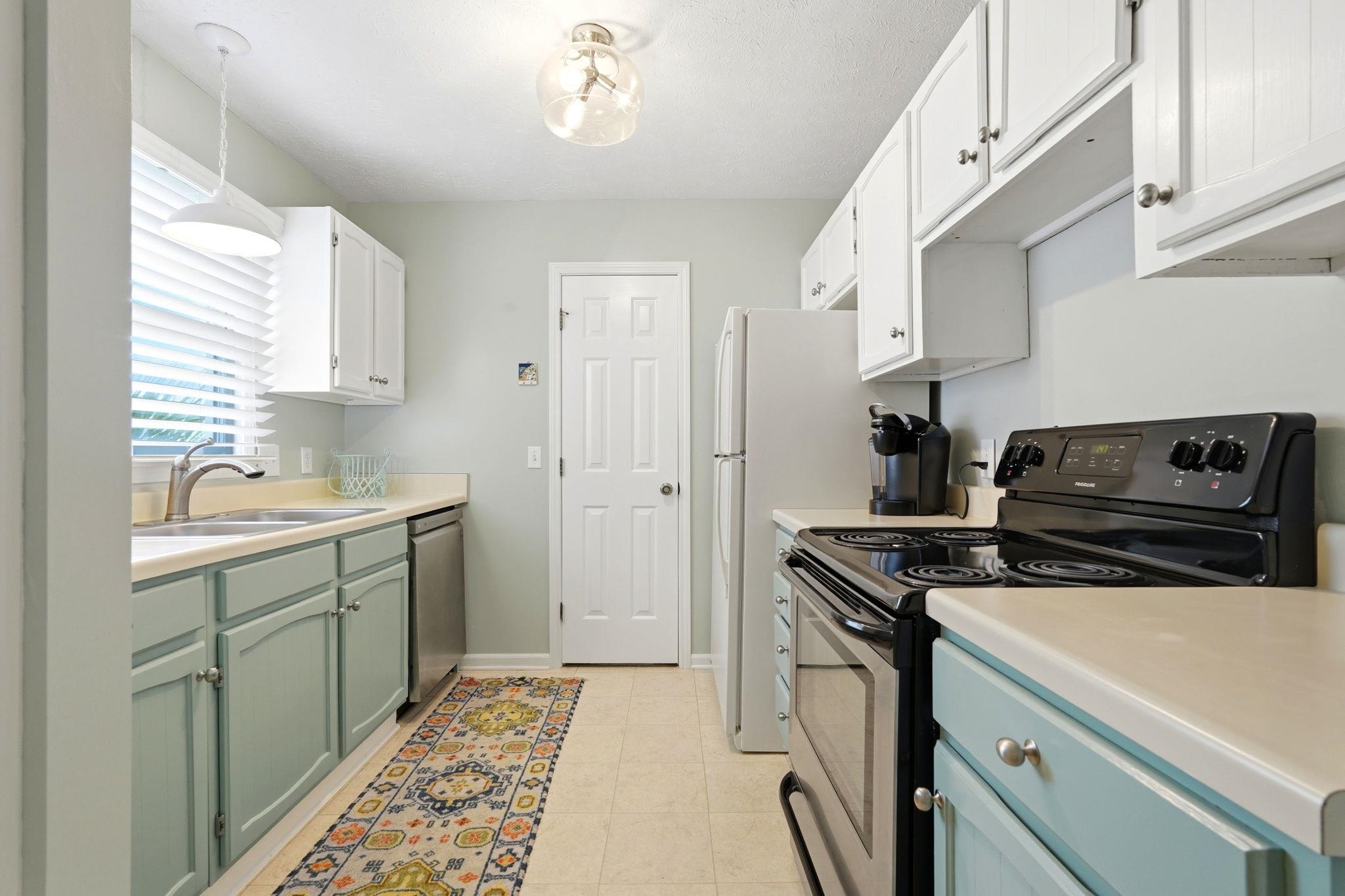 906 Tiffany Ln. Property Photo 6