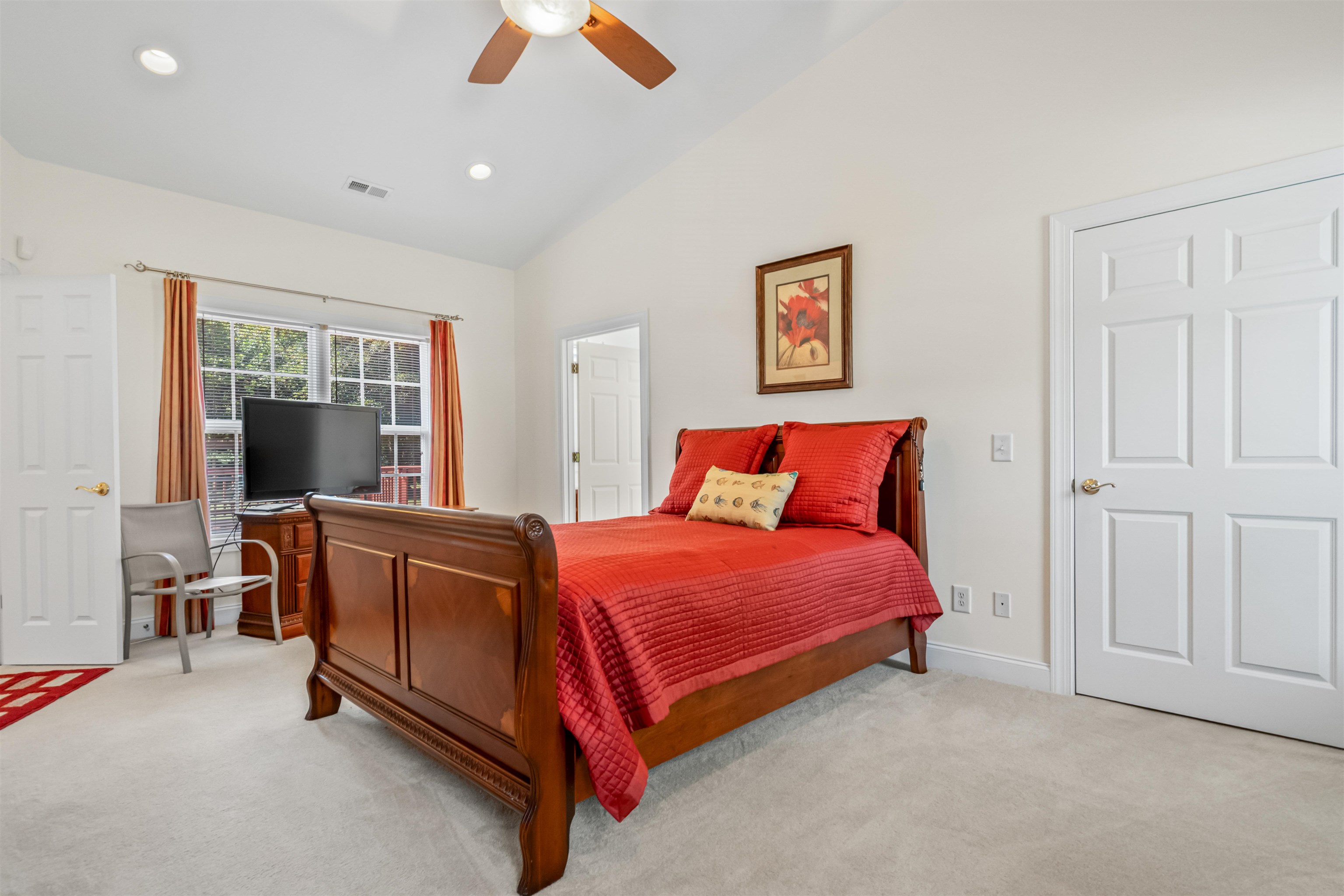 300 Russell Dr. Property Photo 20