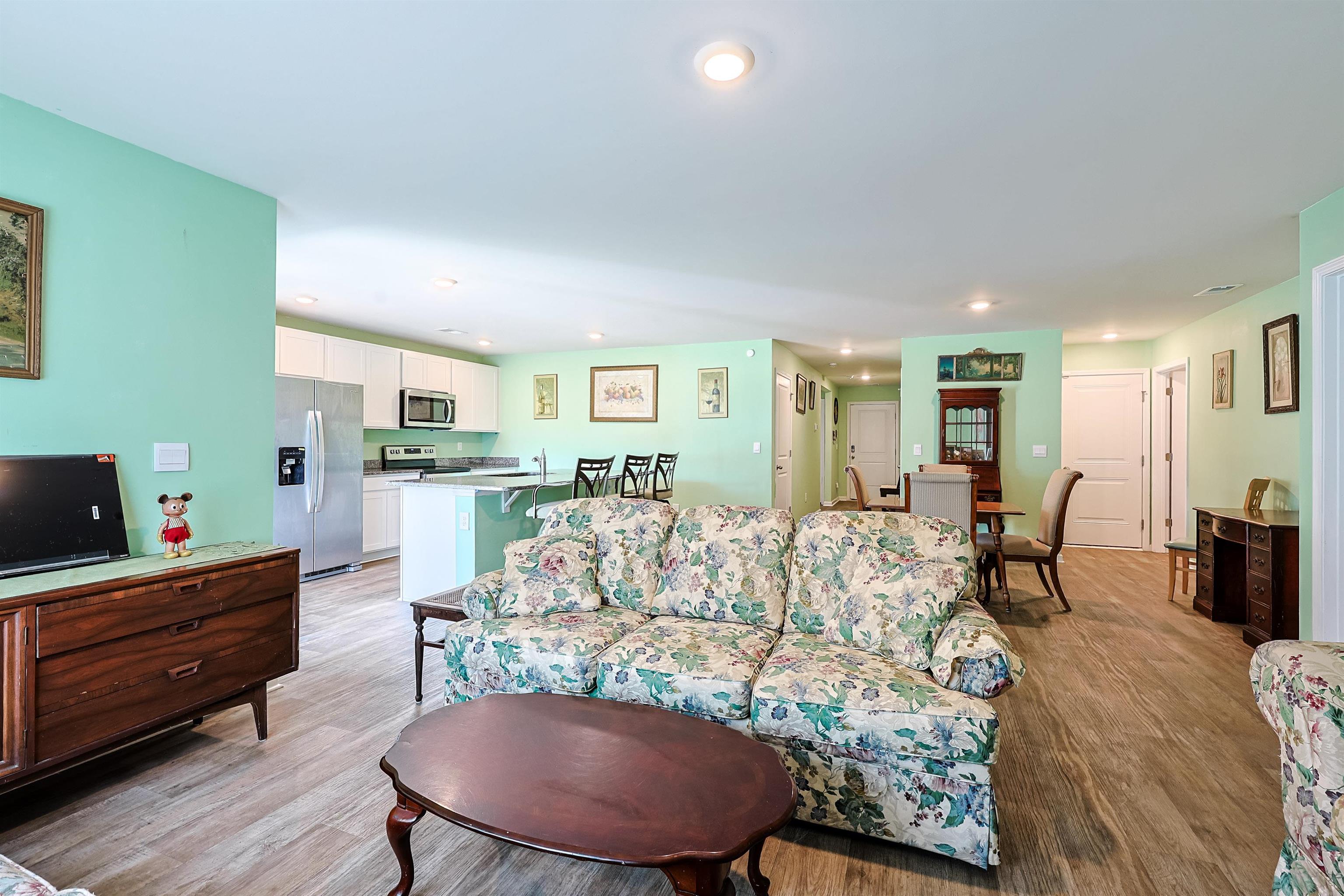 305 Woodcross Court Property Photo 4