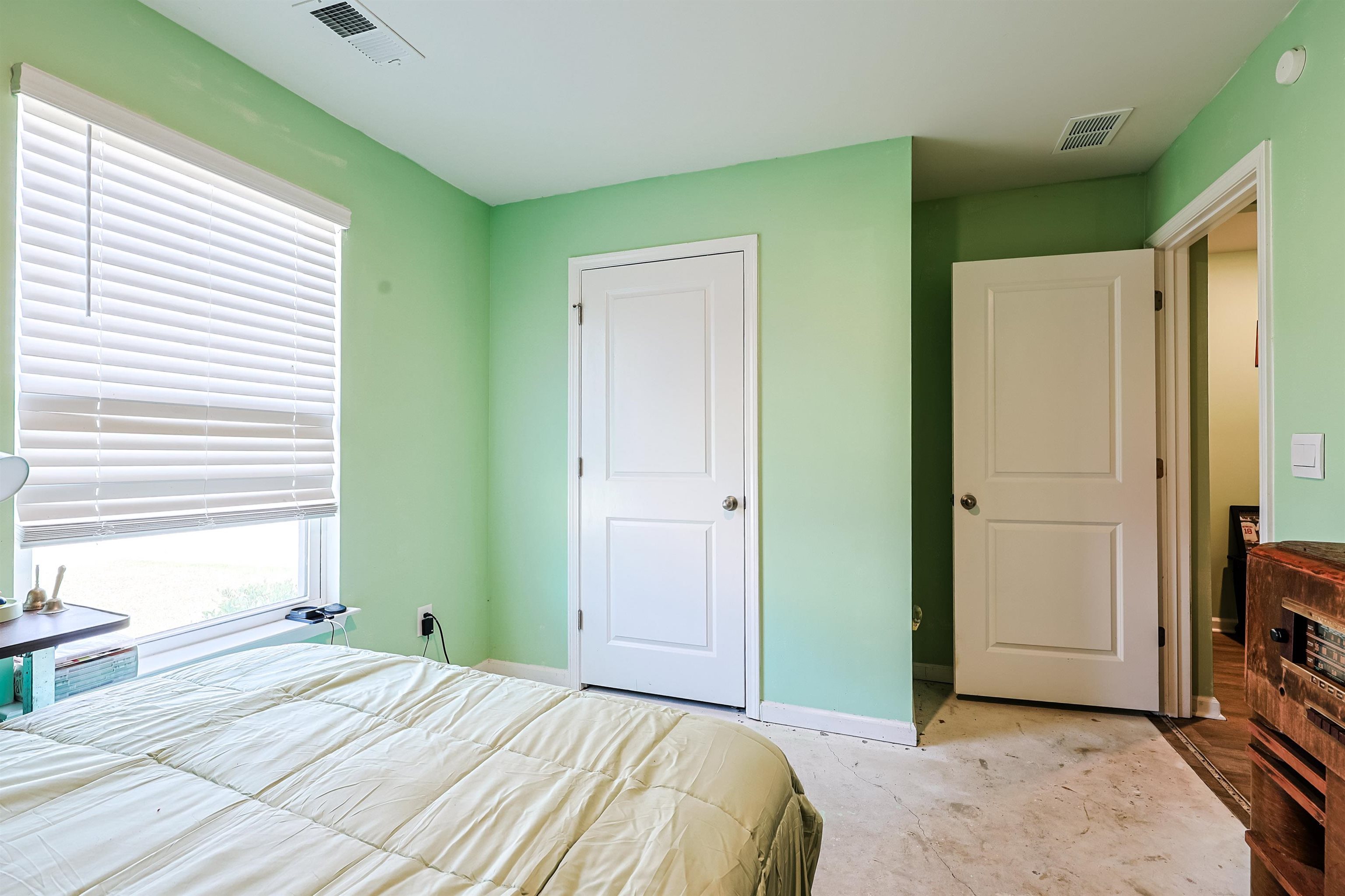 305 Woodcross Court Property Photo 18