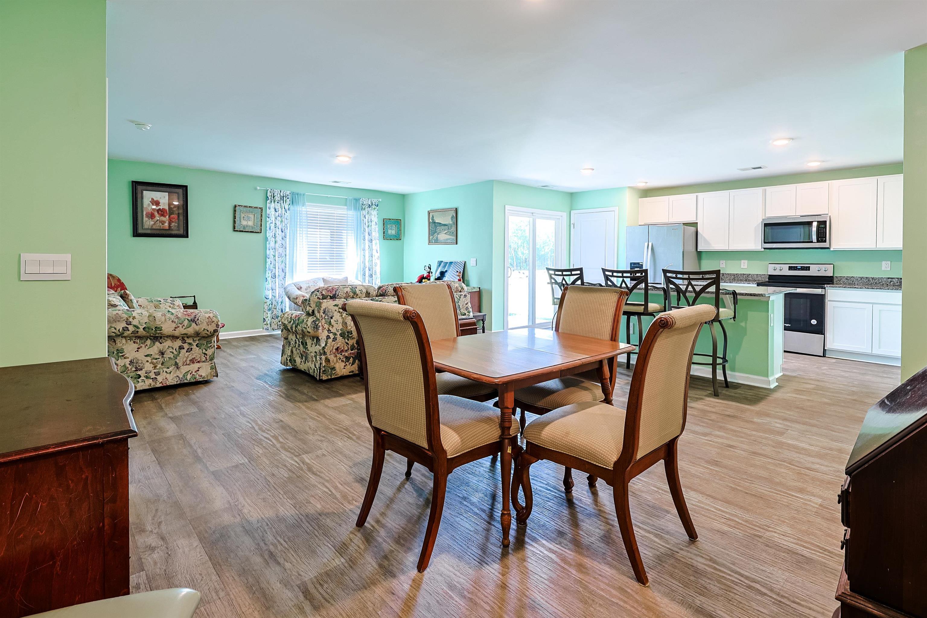 305 Woodcross Court Property Photo 24