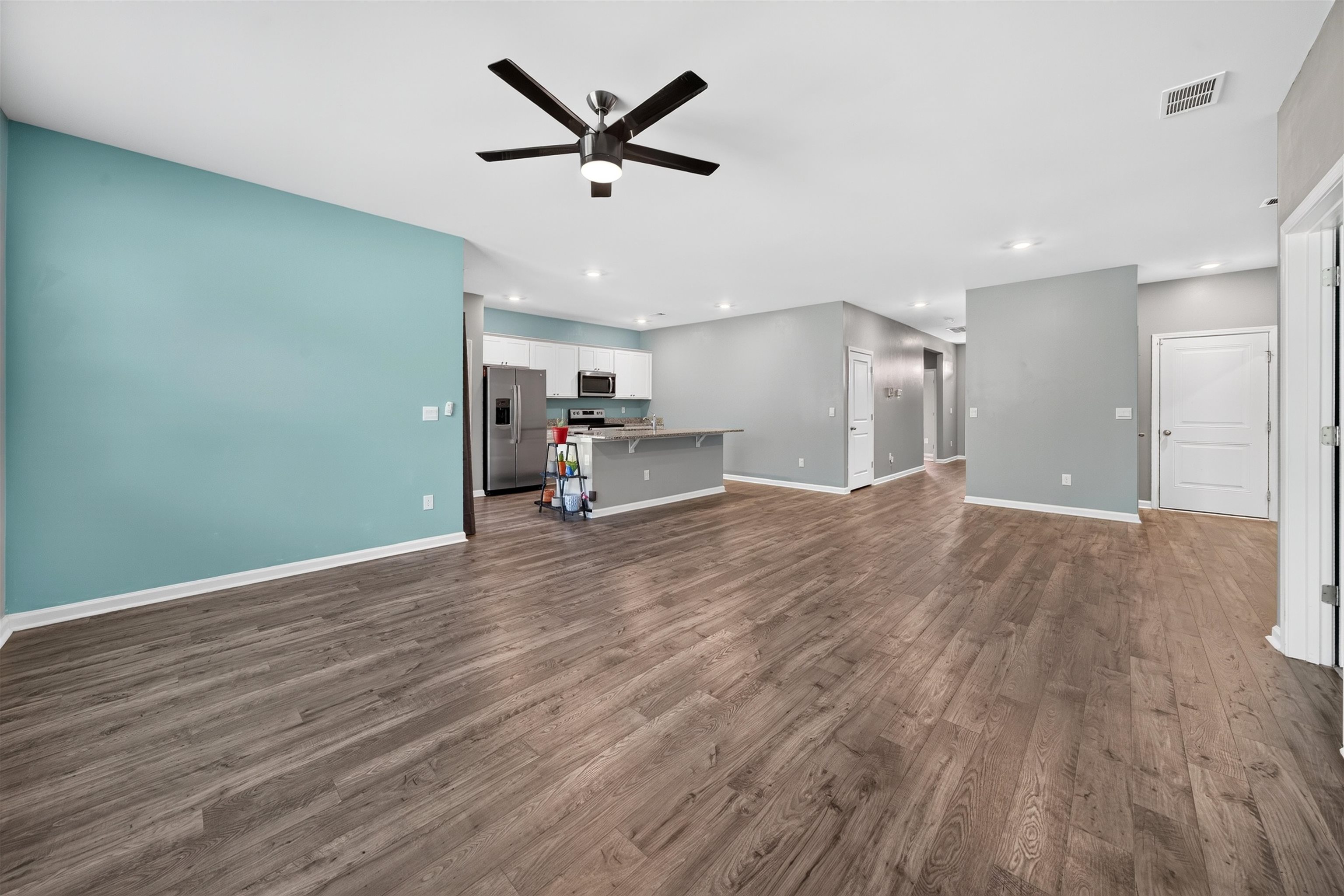 1440 Greenock Ln. Property Photo 2