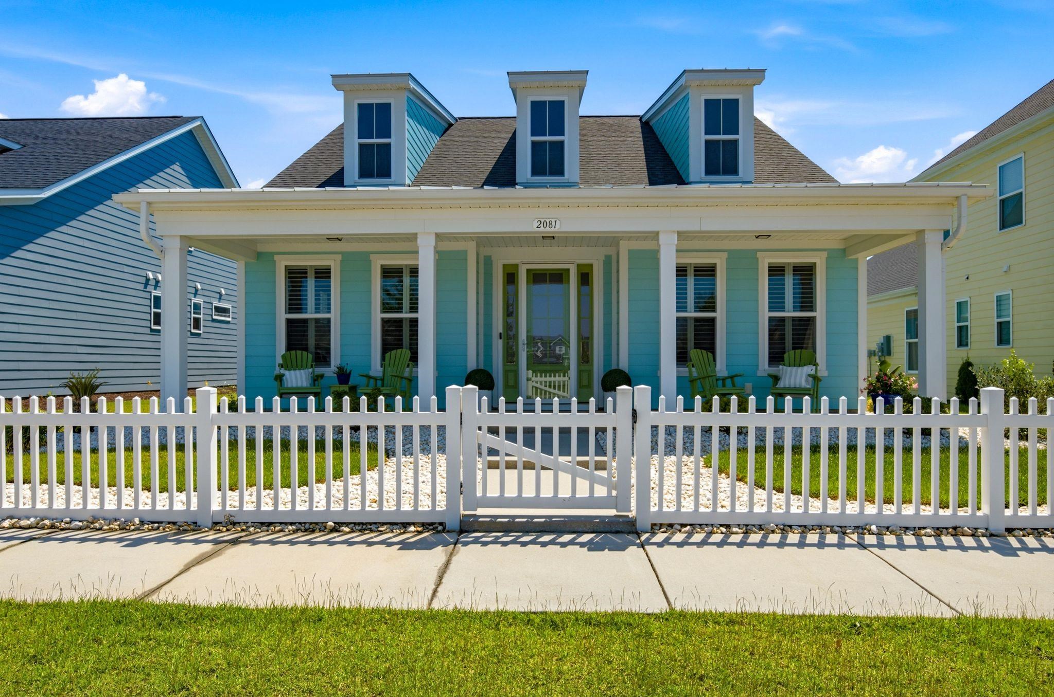 2081 Singing Palm Loop Property Photo 1