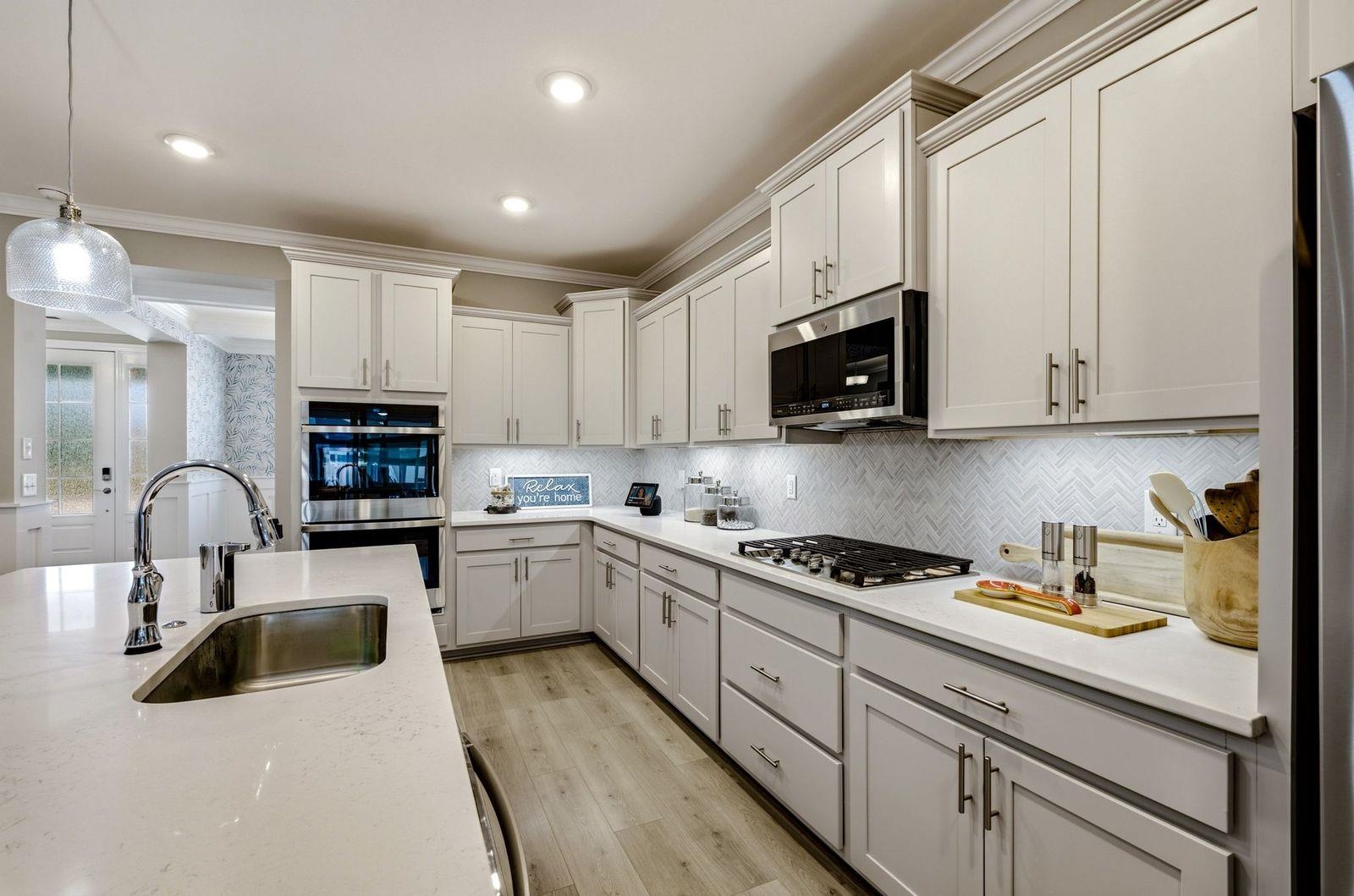 2081 Singing Palm Loop Property Photo 10