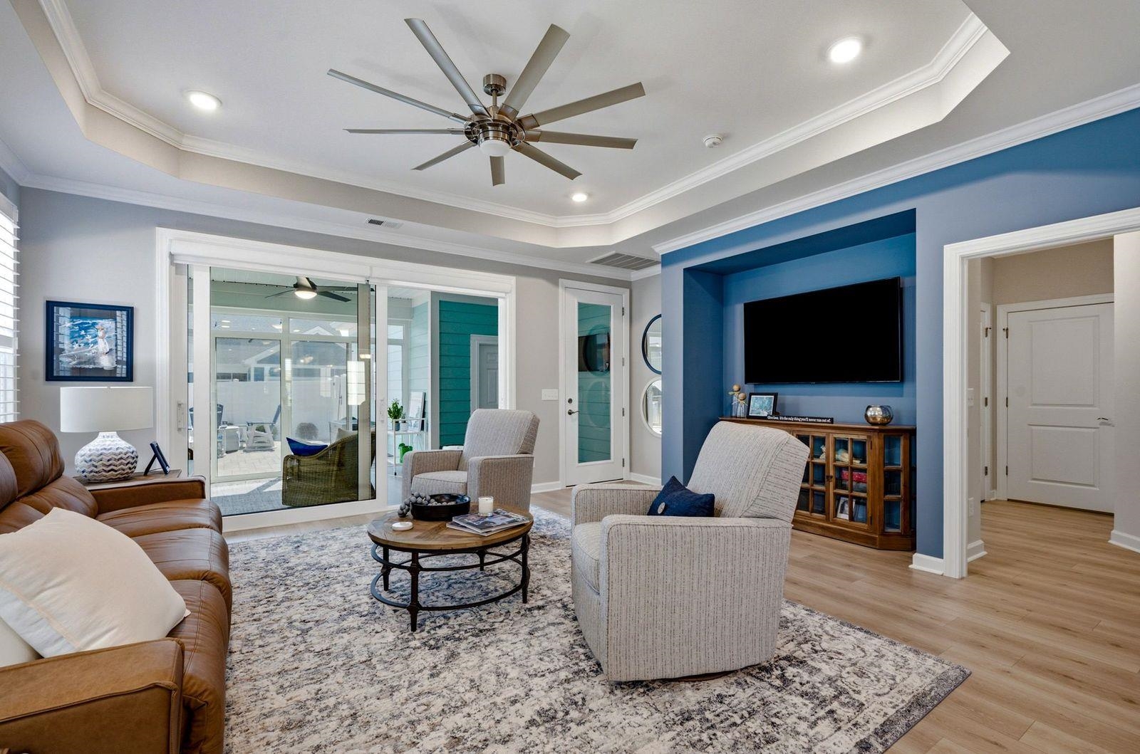 2081 Singing Palm Loop Property Photo 14