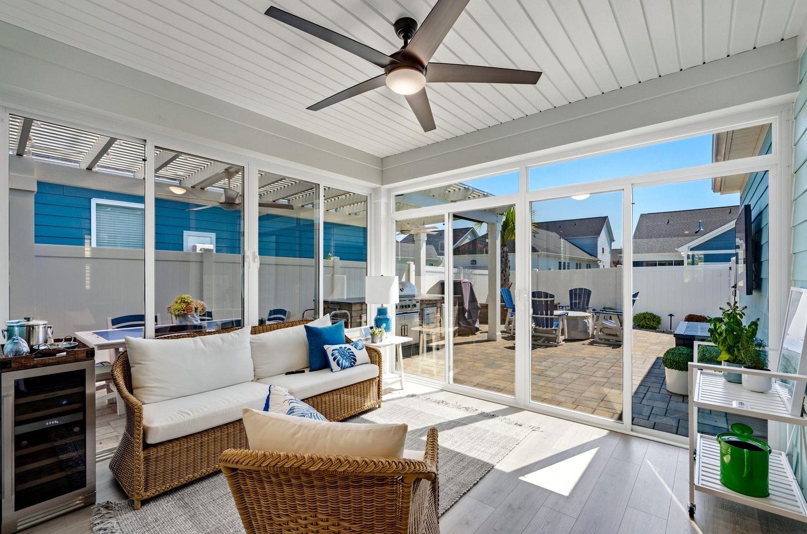 2081 Singing Palm Loop Property Photo 18