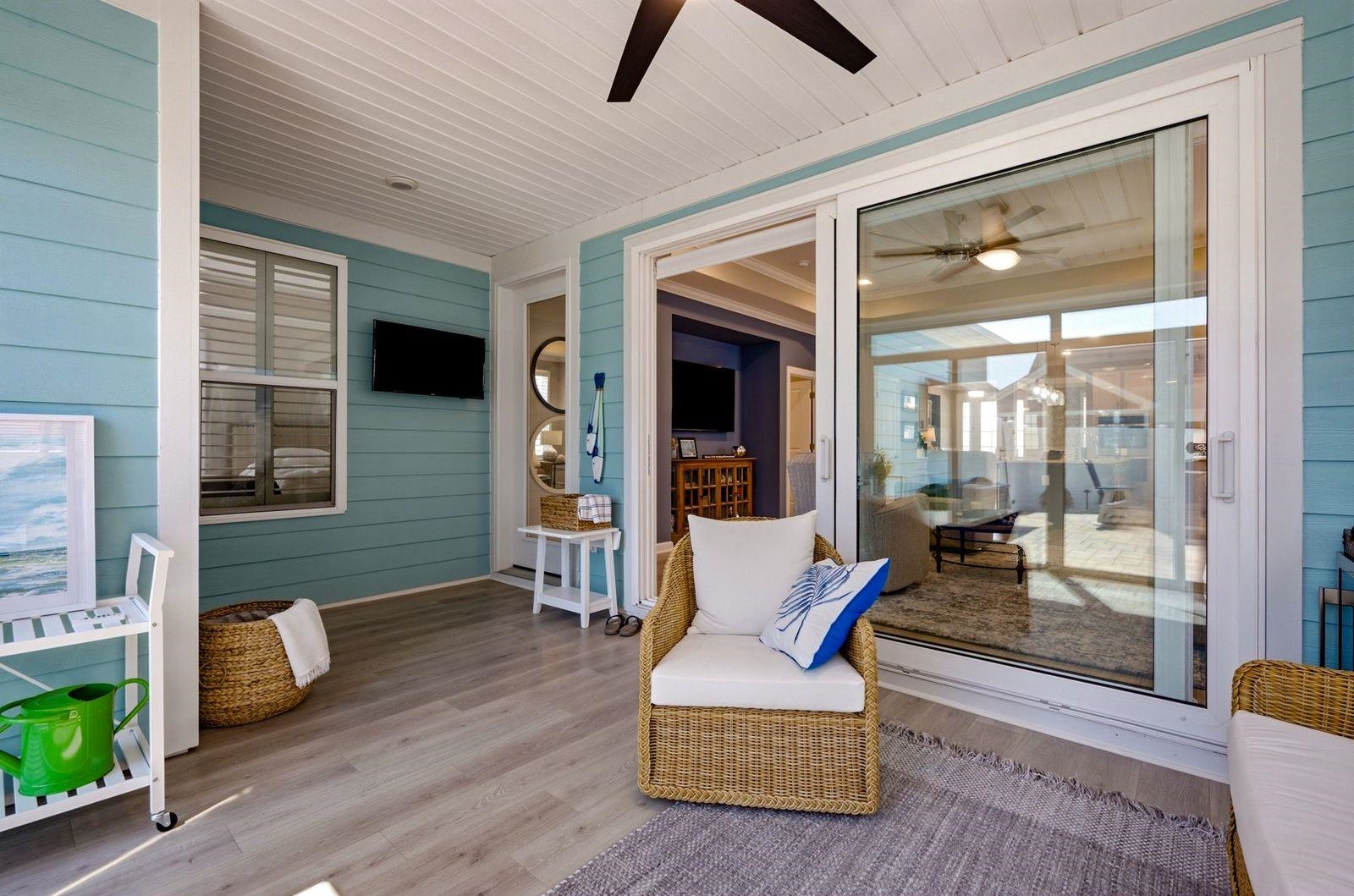 2081 Singing Palm Loop Property Photo 19