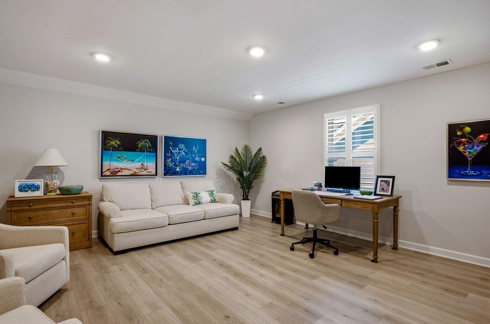 2081 Singing Palm Loop Property Photo 33