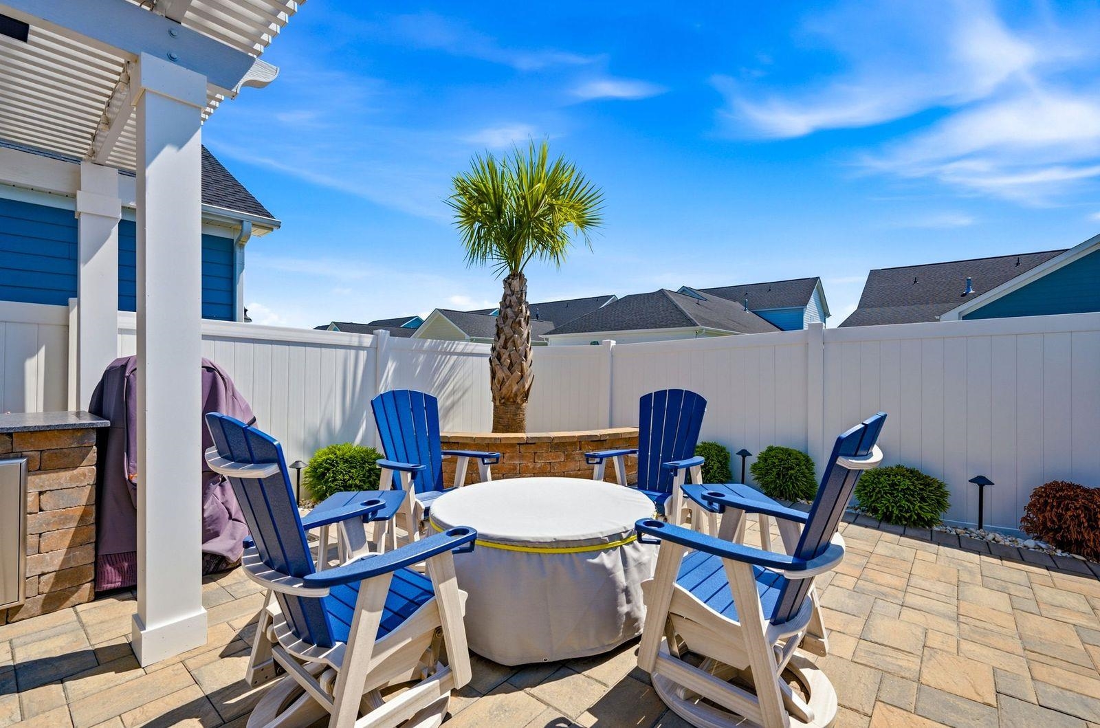 2081 Singing Palm Loop Property Photo 39