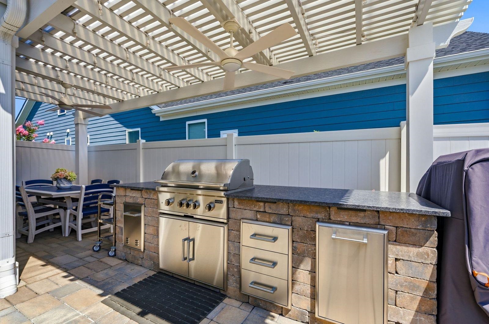 2081 Singing Palm Loop Property Photo 40