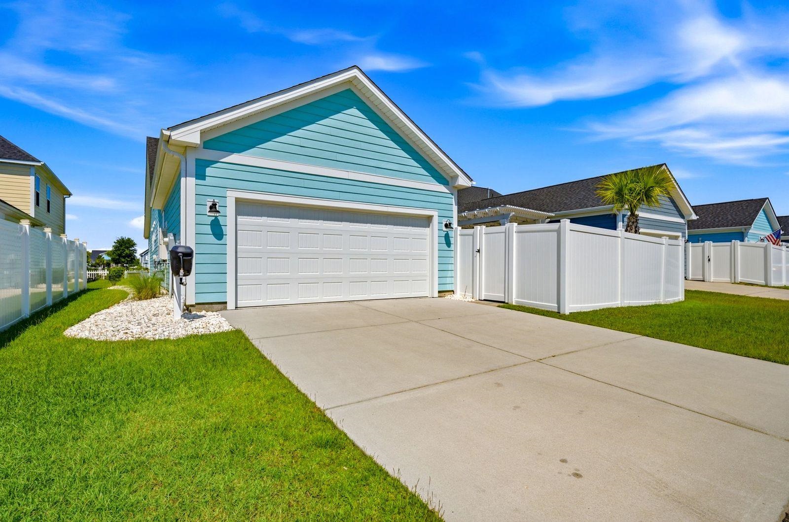 2081 Singing Palm Loop Property Photo 44
