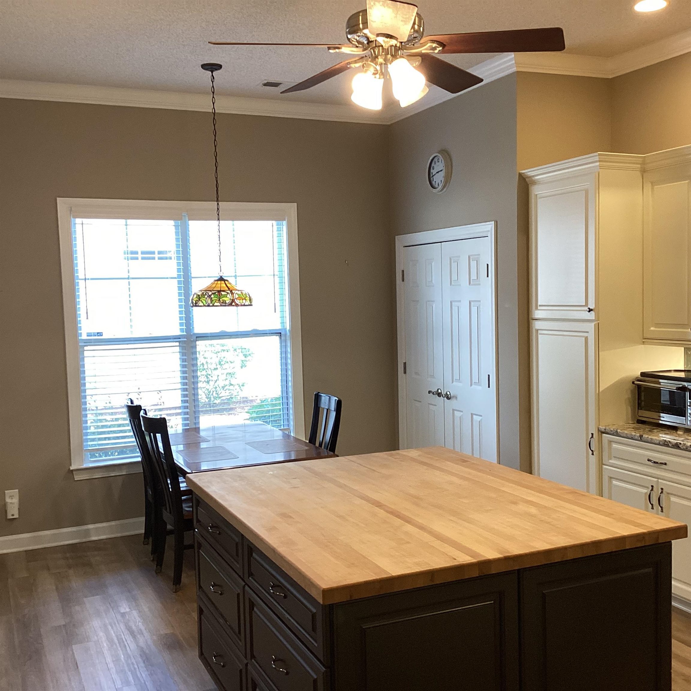 217 Camden Circle Property Photo 18