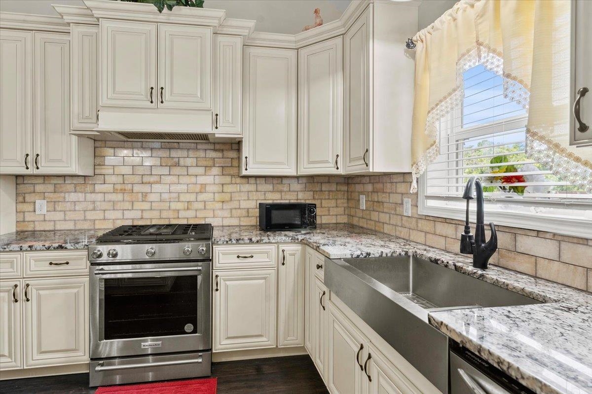 2215 Mclaurin Rd. Property Photo 6