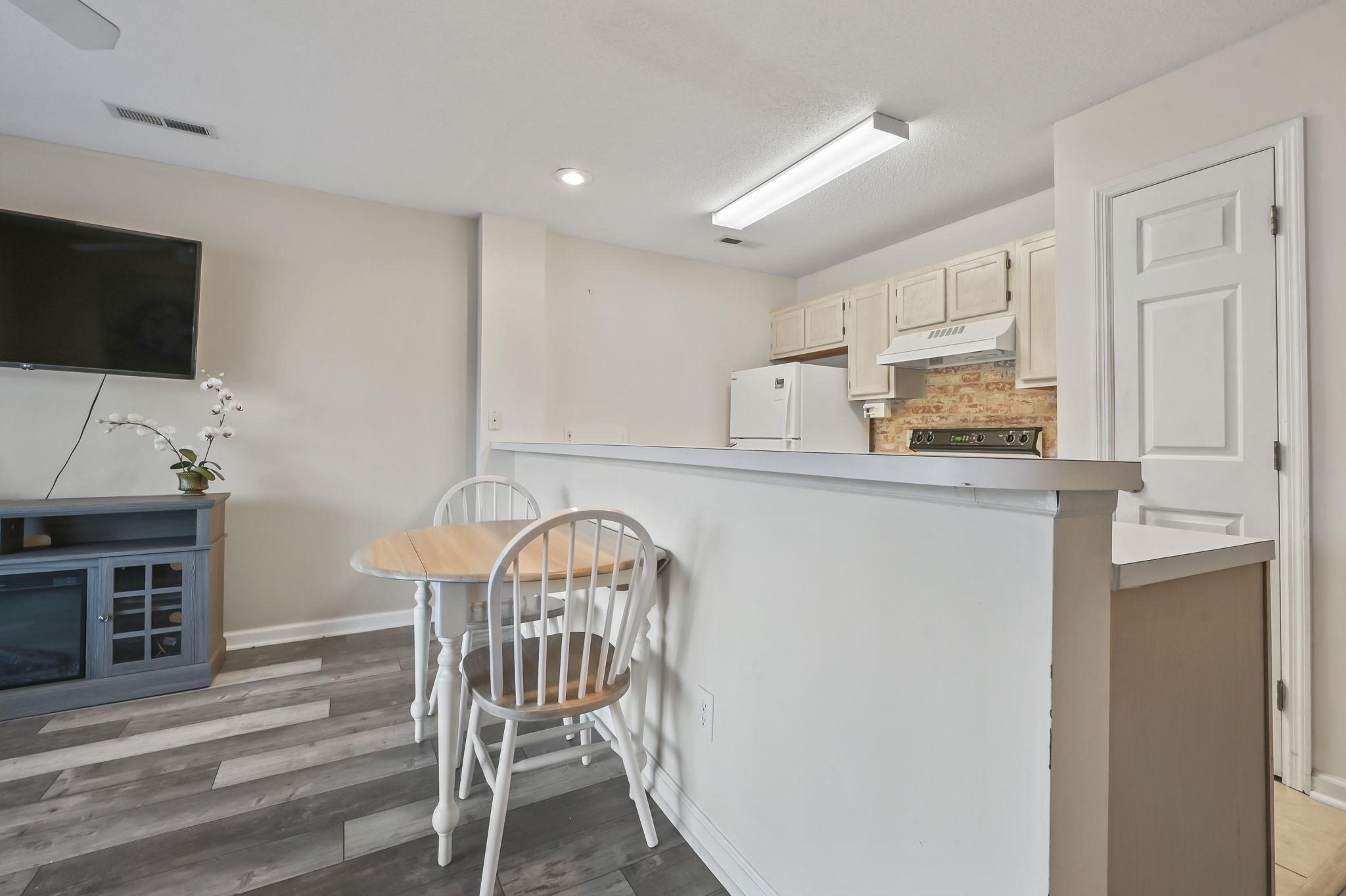 204 Landing Rd. Property Photo 10