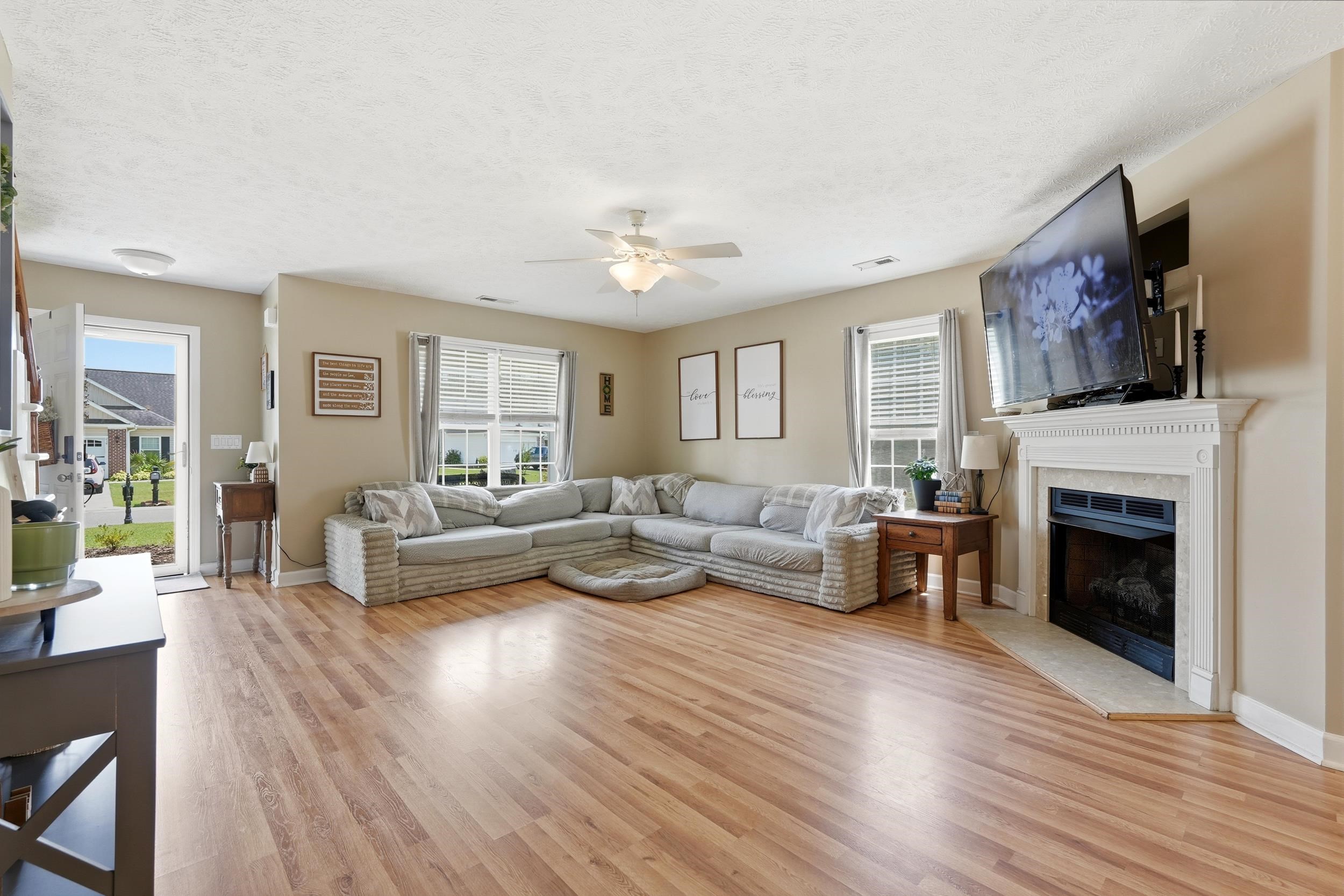 211 Oak Landing Dr. Property Photo 5