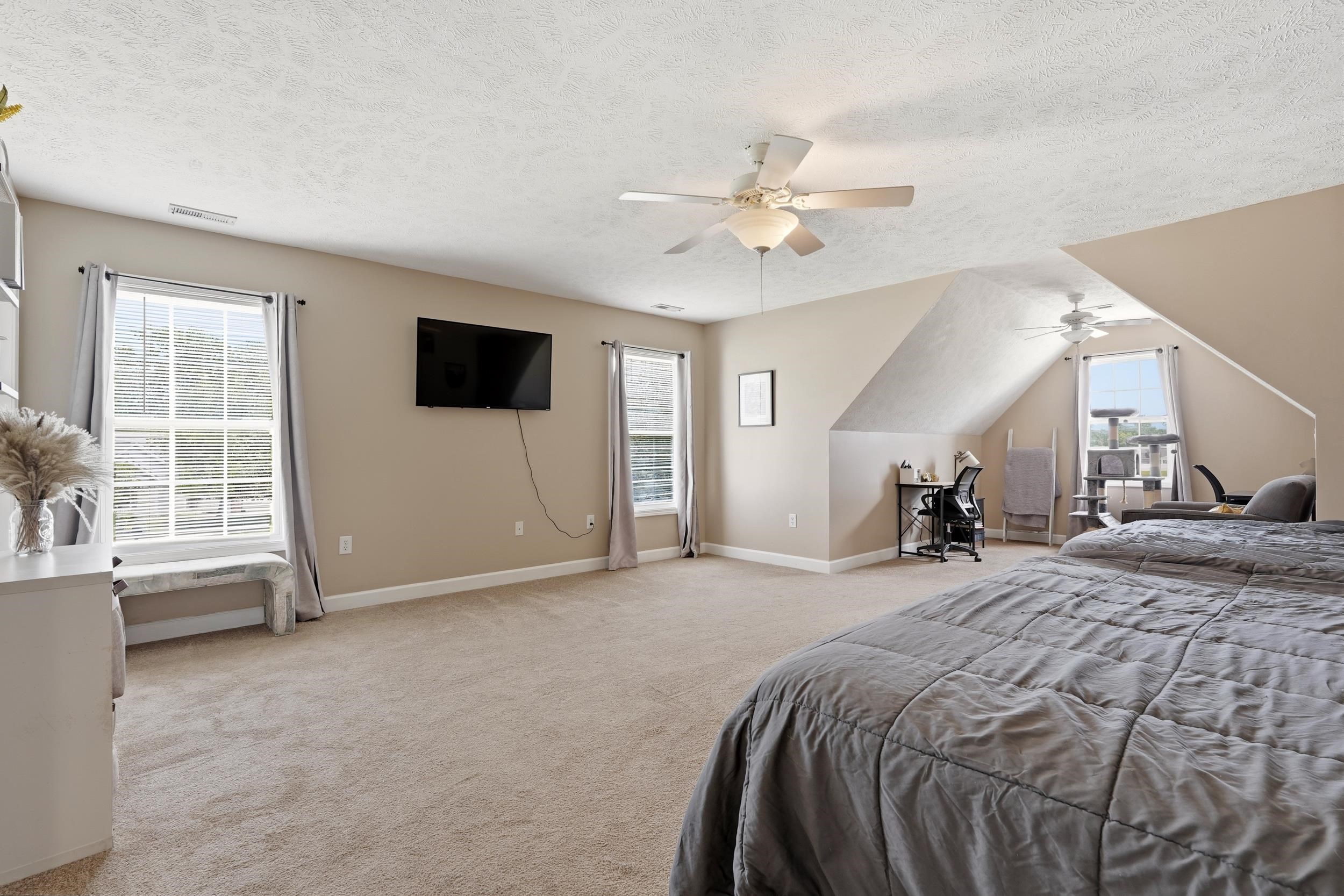 211 Oak Landing Dr. Property Photo 14