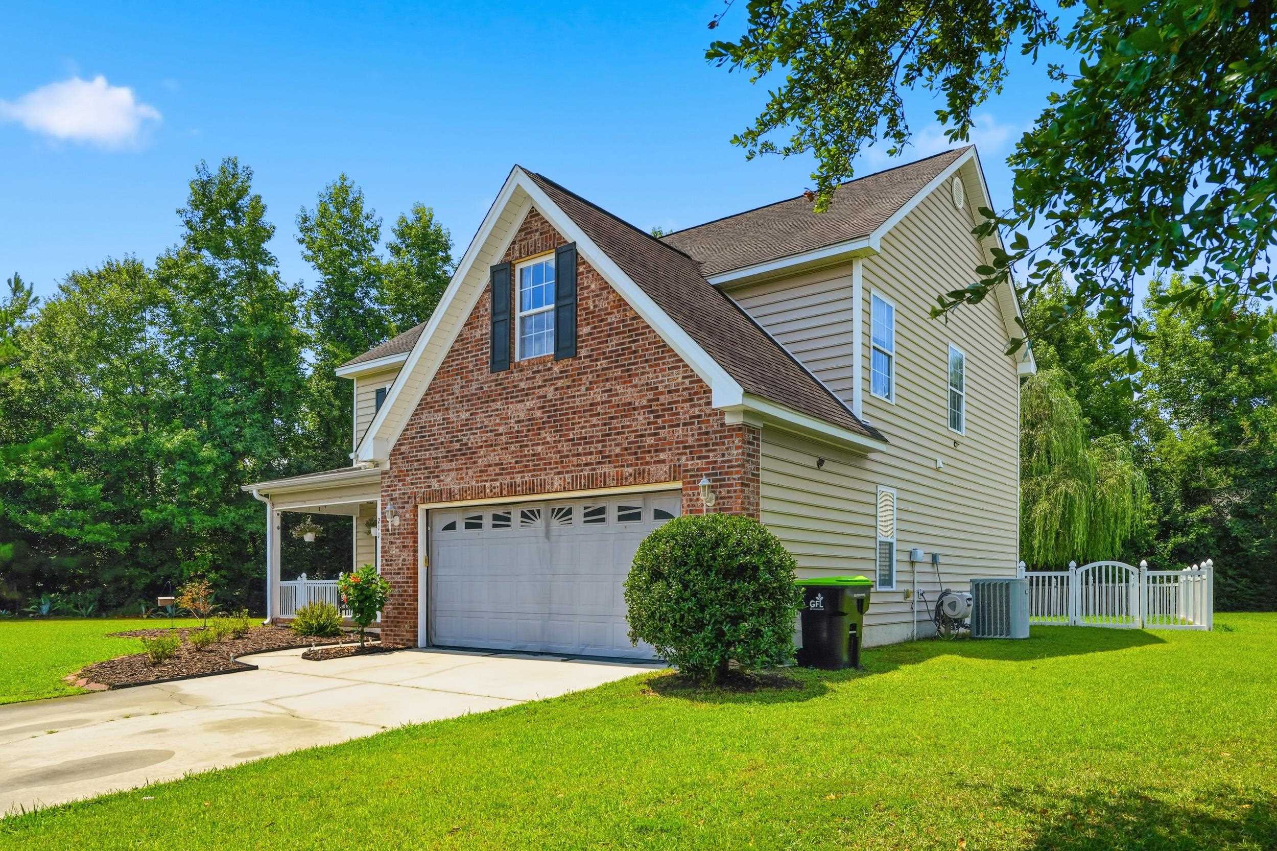 211 Oak Landing Dr. Property Photo 22