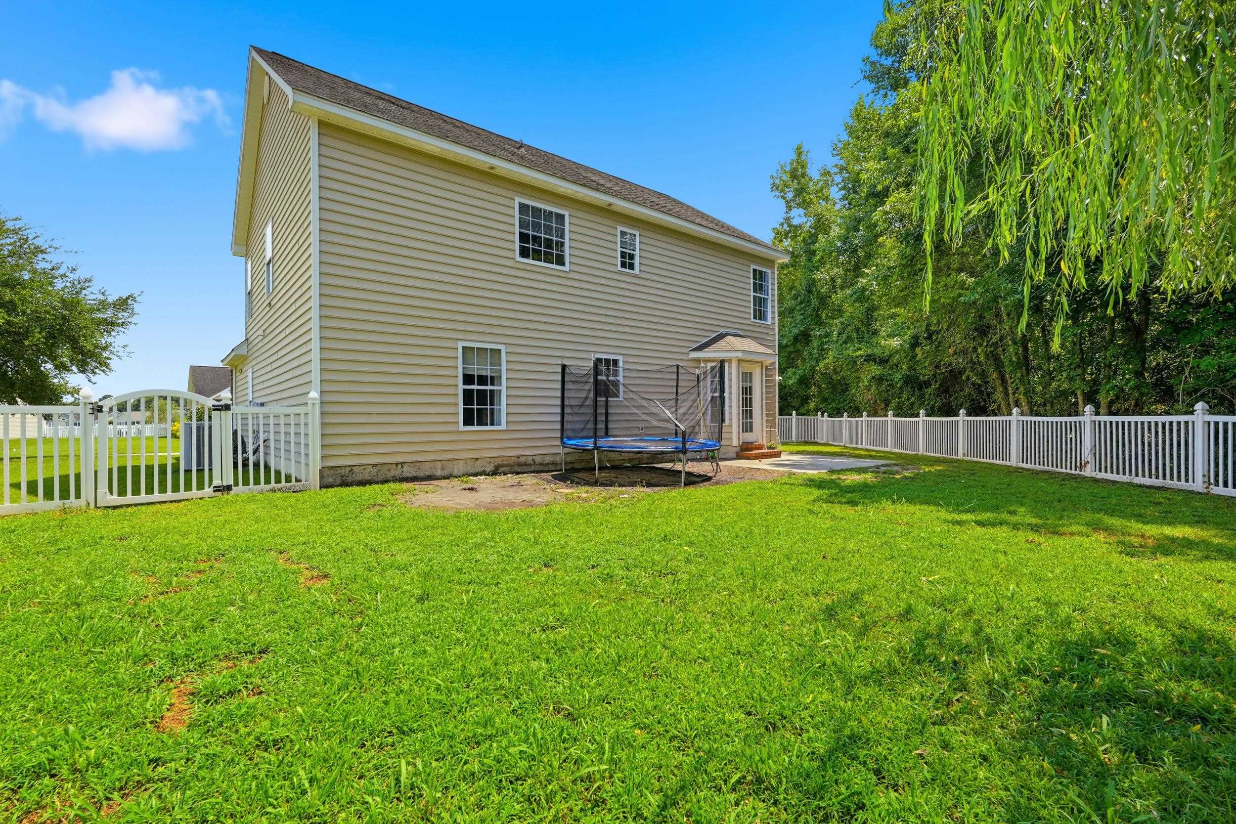 211 Oak Landing Dr. Property Photo 24