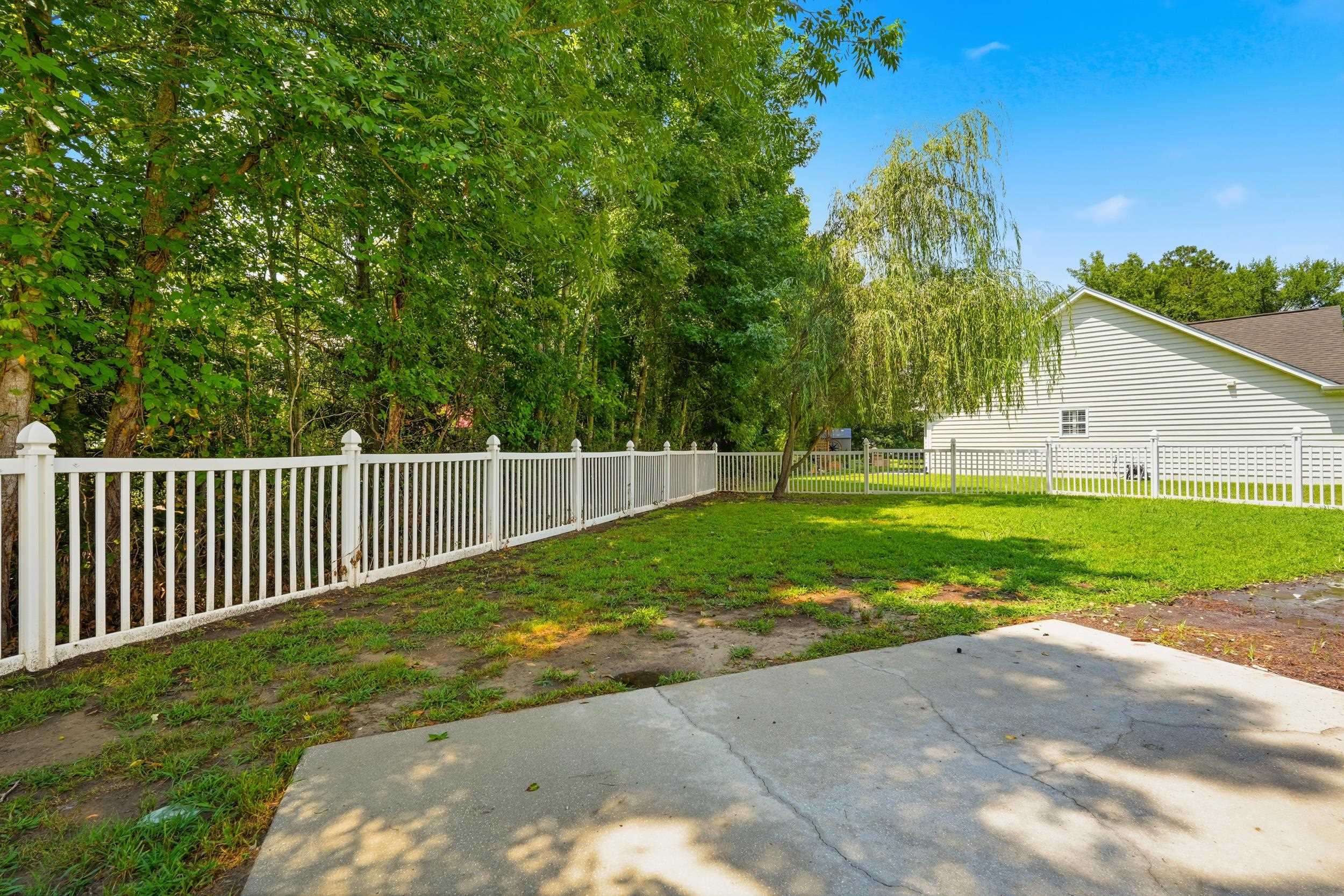 211 Oak Landing Dr. Property Photo 25