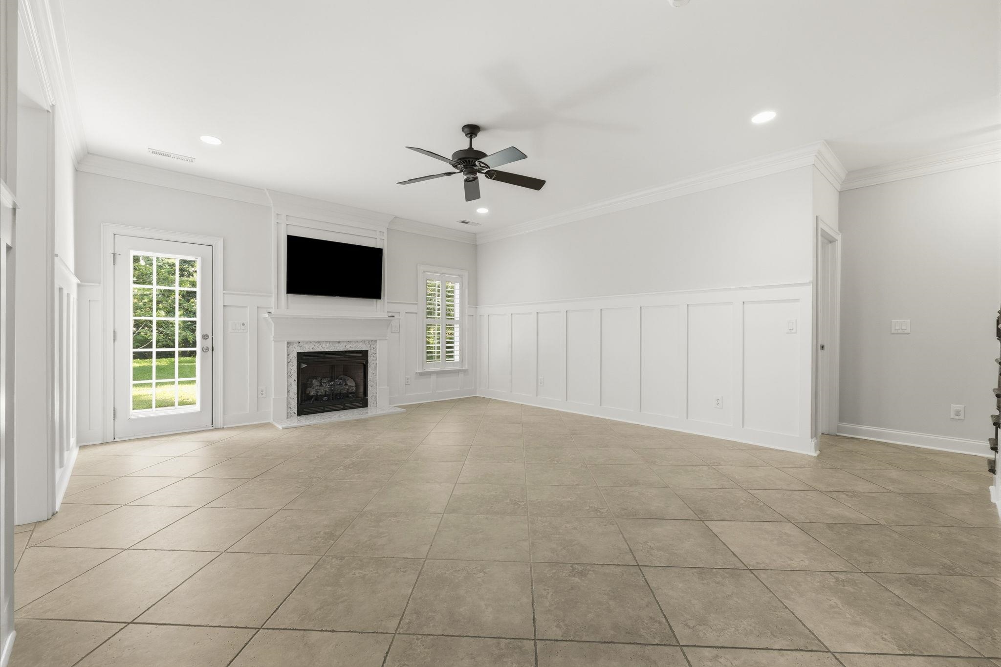 552 Walcott Dr. Property Photo 12