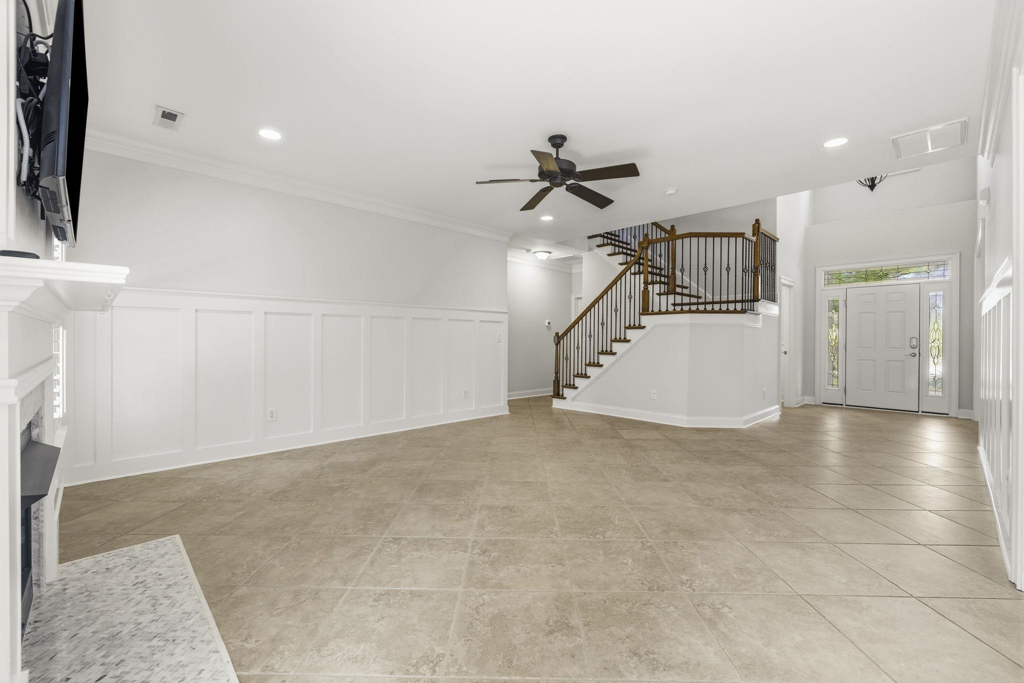 552 Walcott Dr. Property Photo 15