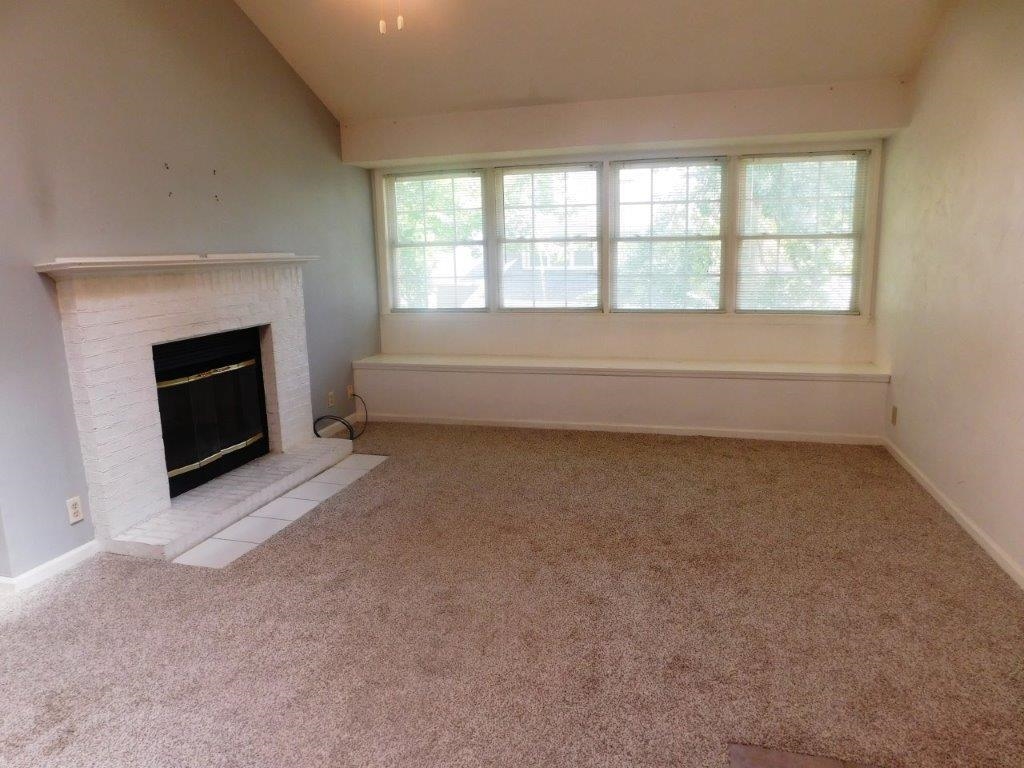 1202 Tiffany Ln. Property Photo 4