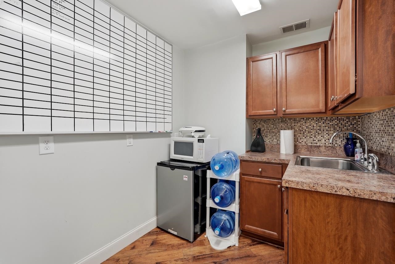 864 Kingswood Dr. Property Photo 18