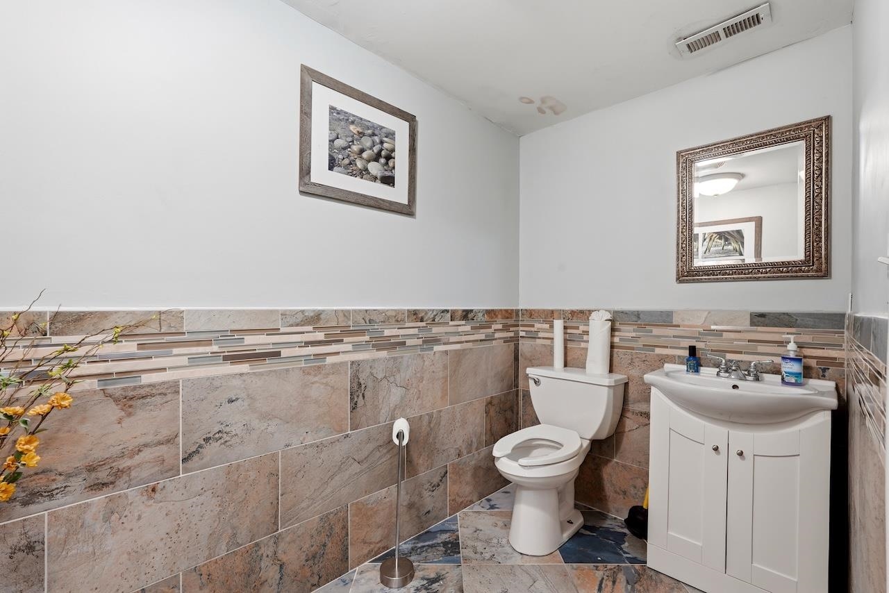 864 Kingswood Dr. Property Photo 23