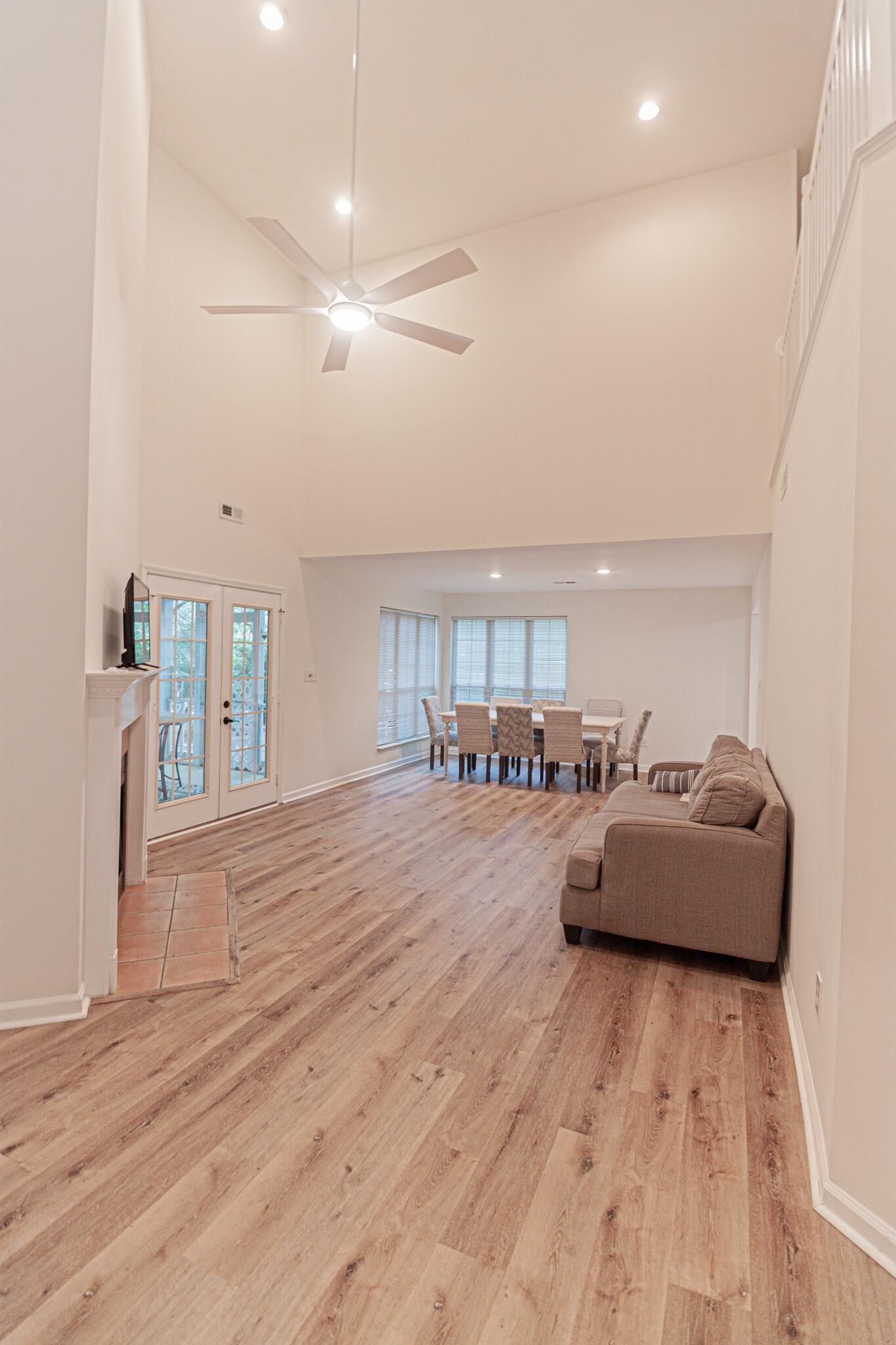 1813 Windmere Way Property Photo 4