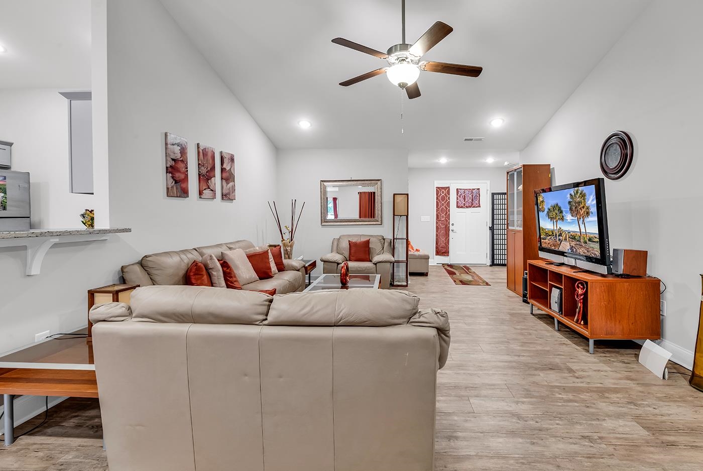 323 Borrowdale Dr. Property Photo 3