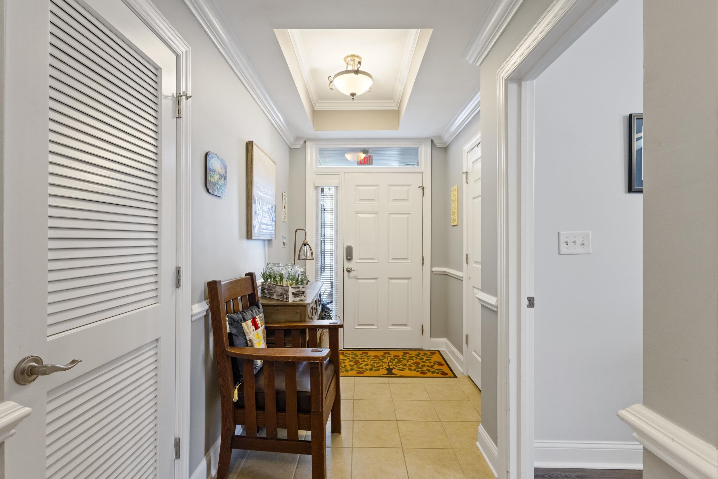 901 Knoll Shores Ct. Property Photo 4