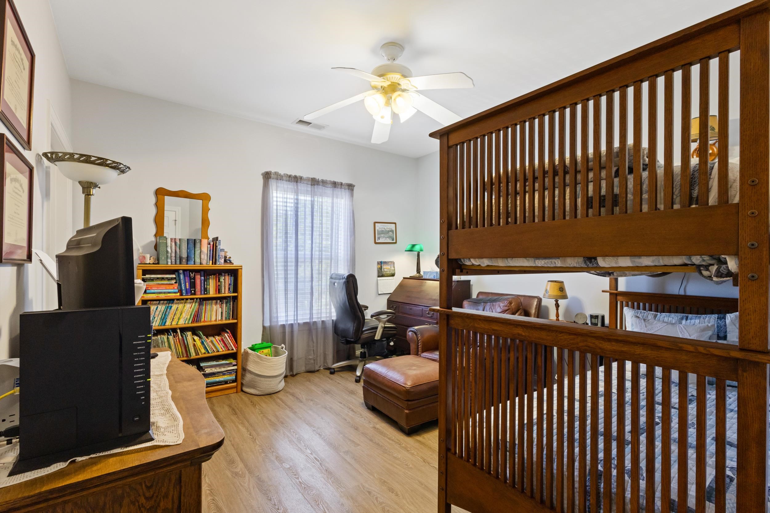 901 Knoll Shores Ct. Property Photo 17