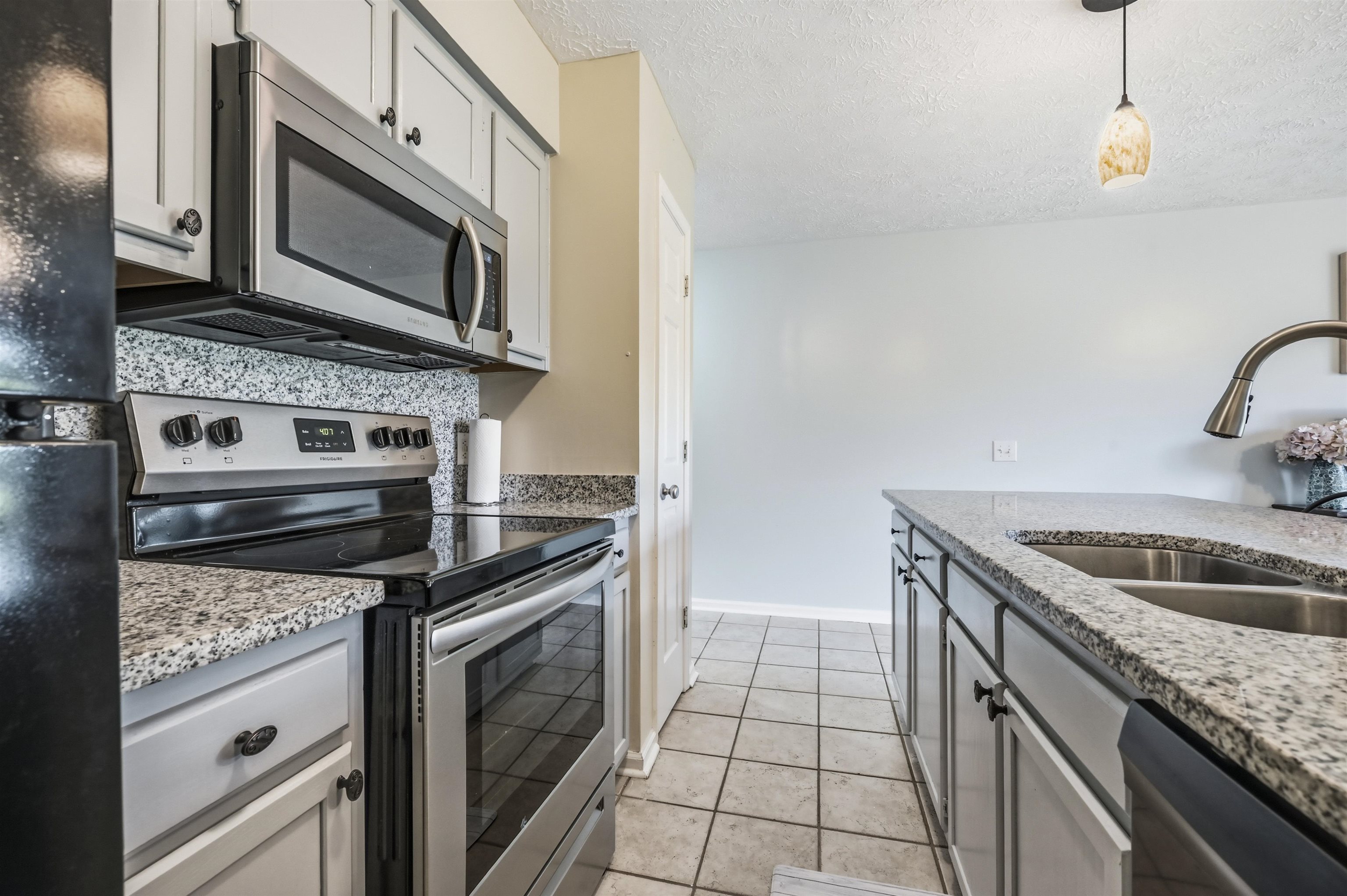 573 Blue River Ct. Property Photo 17