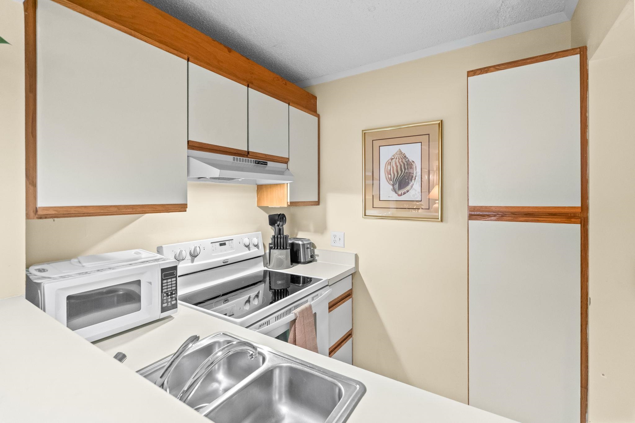 415 Ocean Creek Dr. Property Photo 5