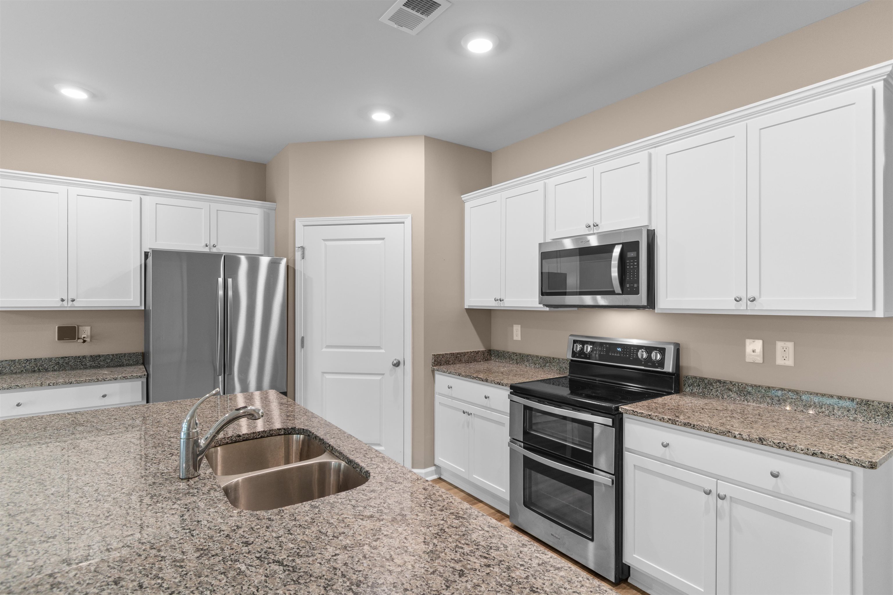 1102 Black Lake Way Property Photo 7