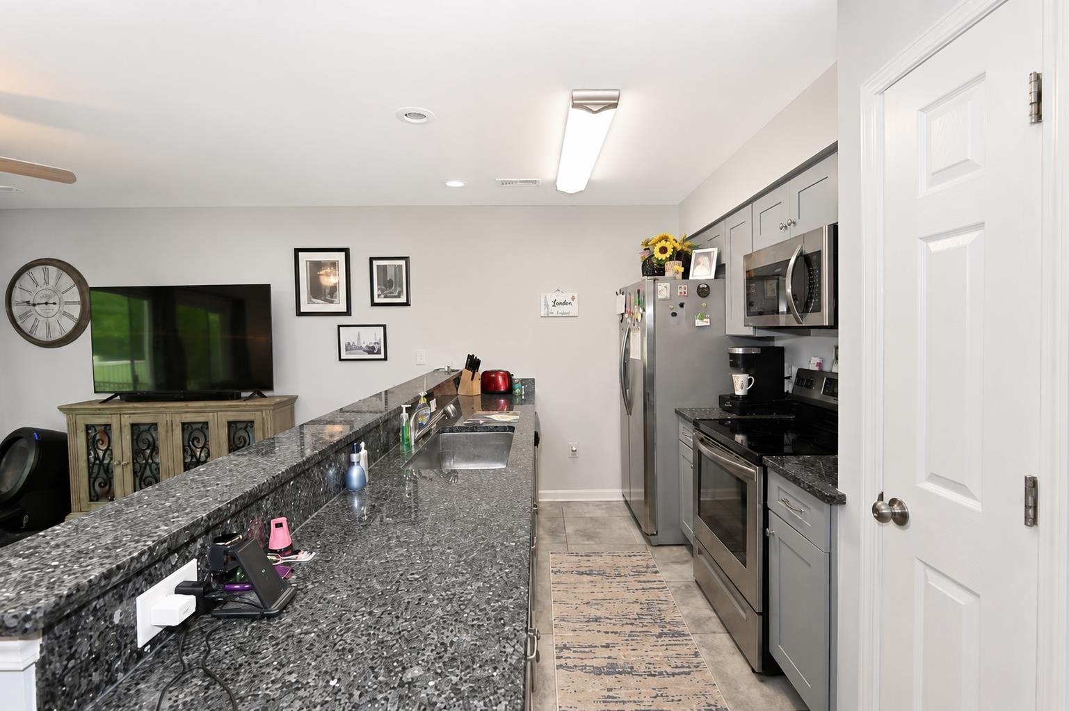 646 Tupelo Ln. Property Photo 4