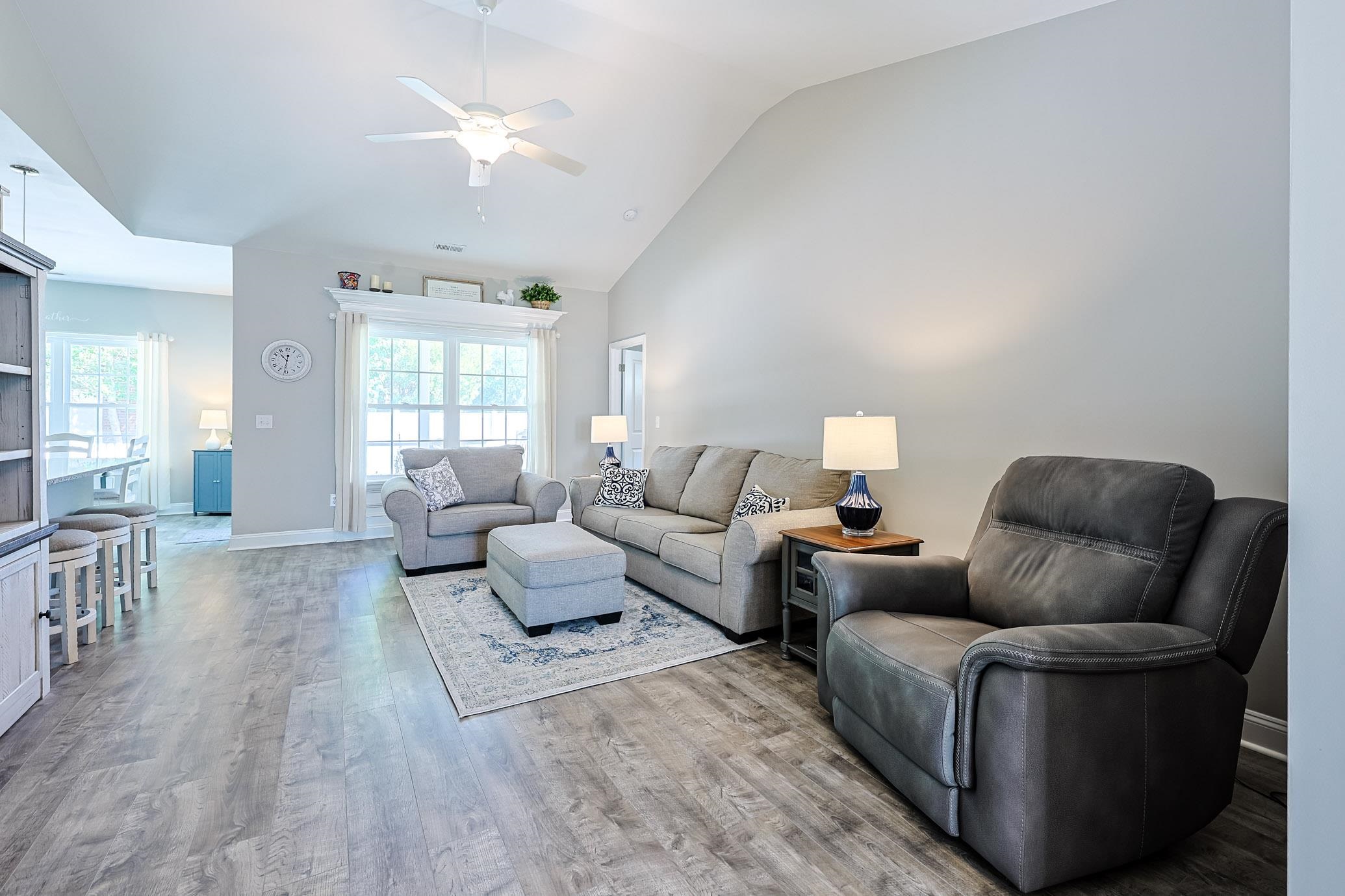 768 Hobonny Loop Property Photo 2