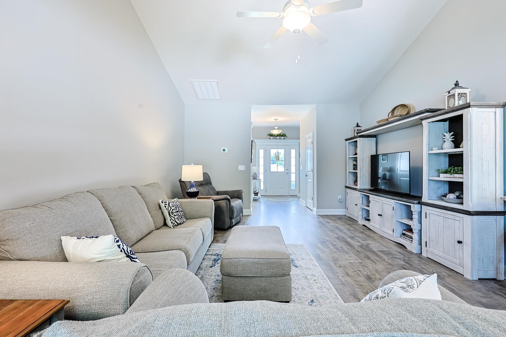 768 Hobonny Loop Property Photo 3