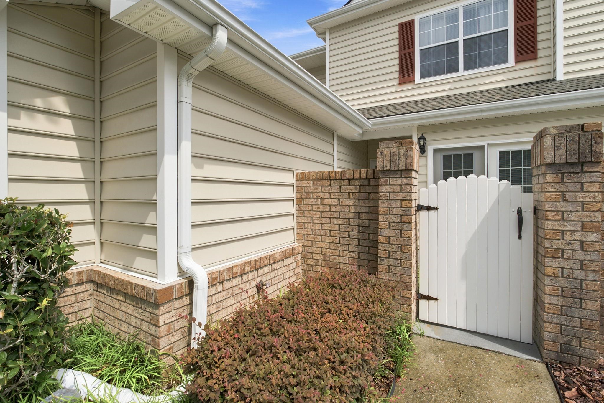 4496 Girvan Dr. Property Photo 6