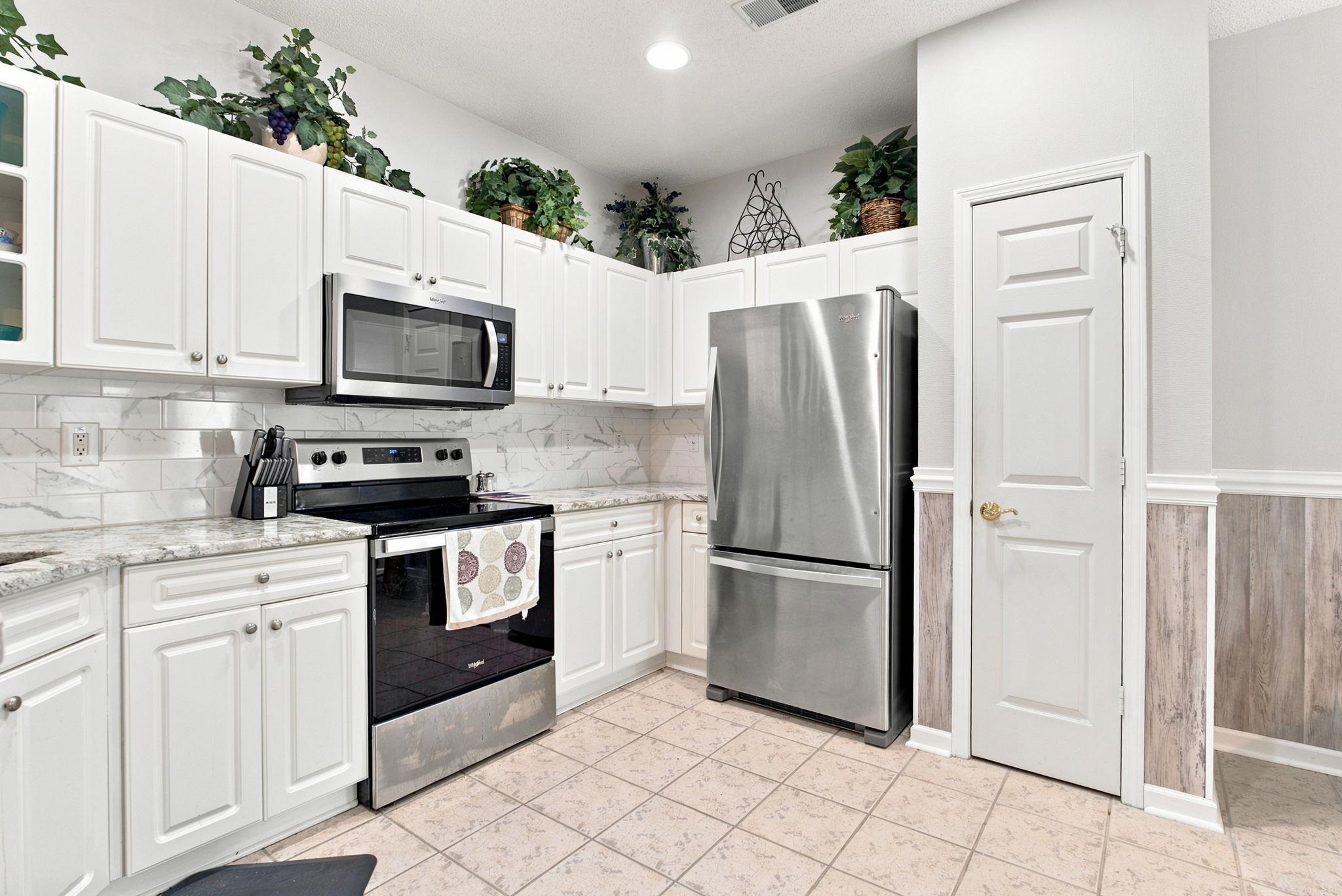 4496 Girvan Dr. Property Photo 12
