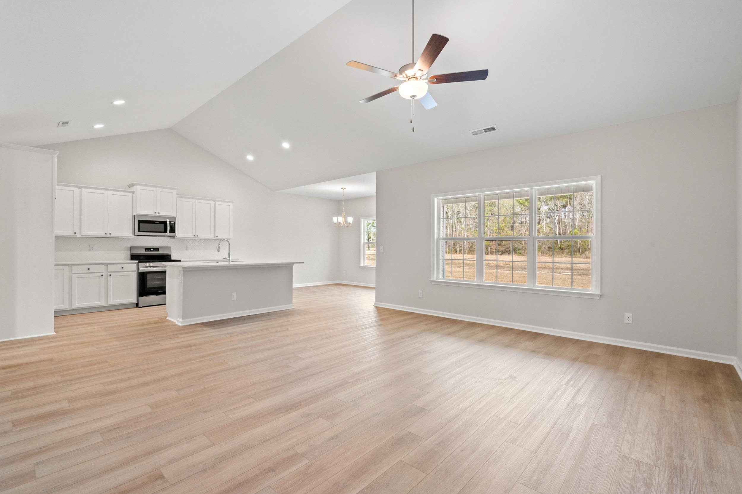 1401 Loop Circle Property Photo 2