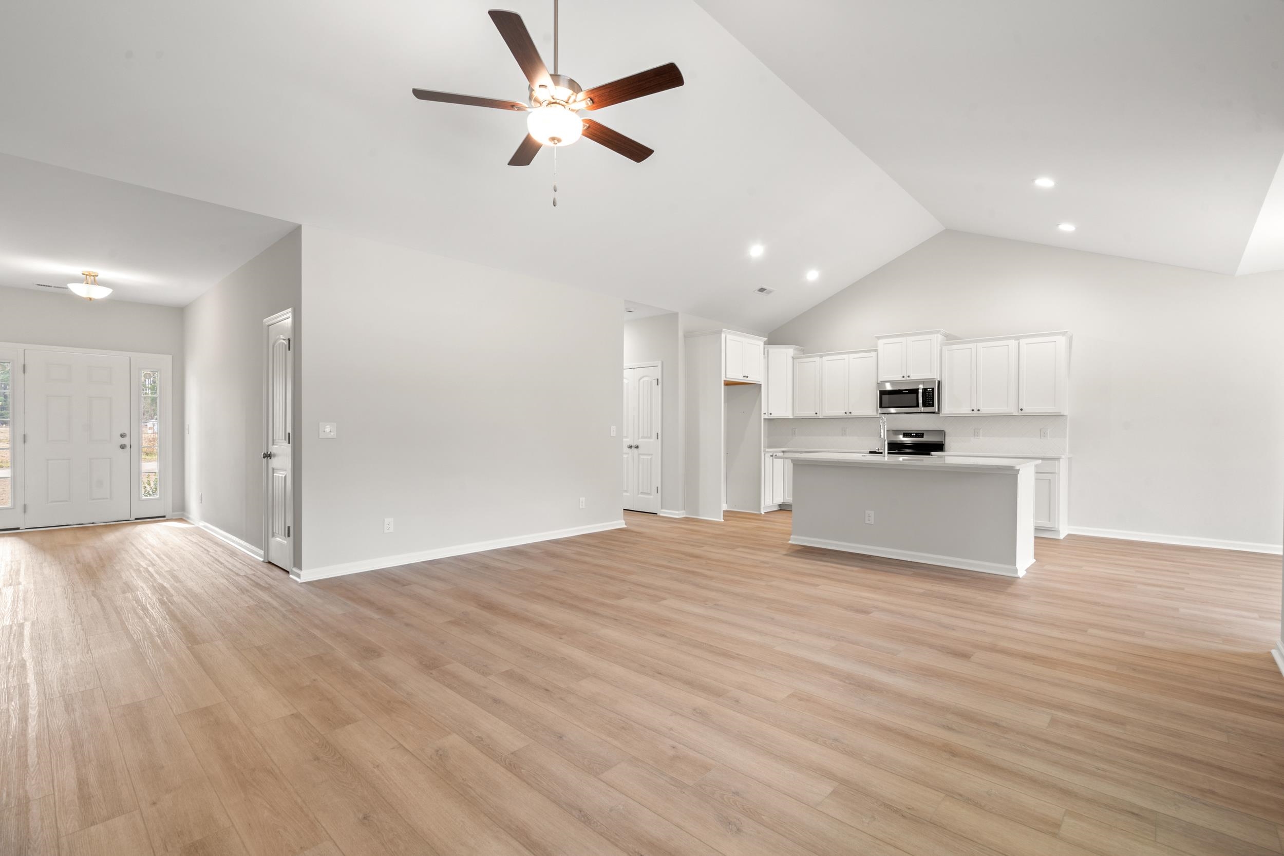 1401 Loop Circle Property Photo 3