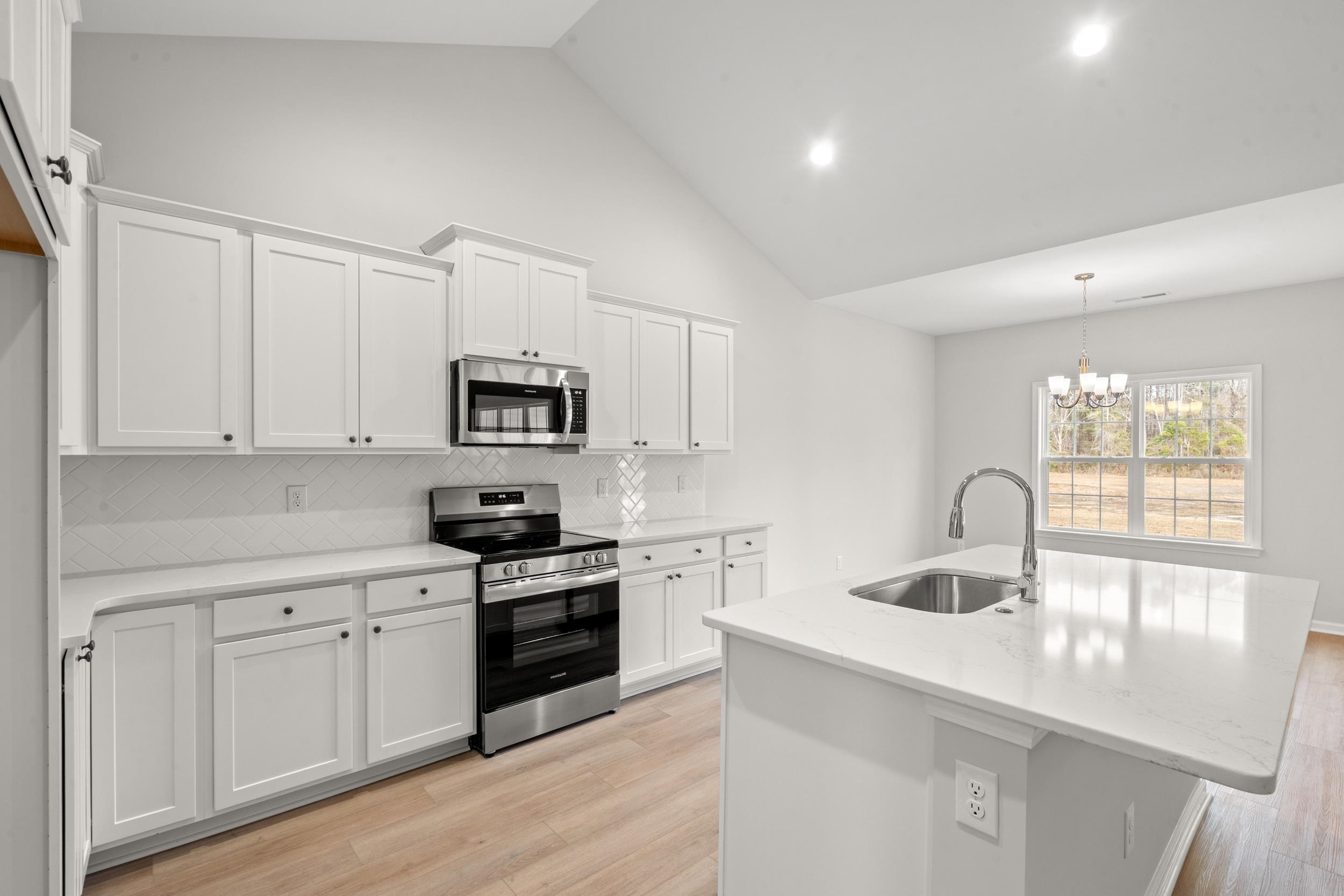 1401 Loop Circle Property Photo 6