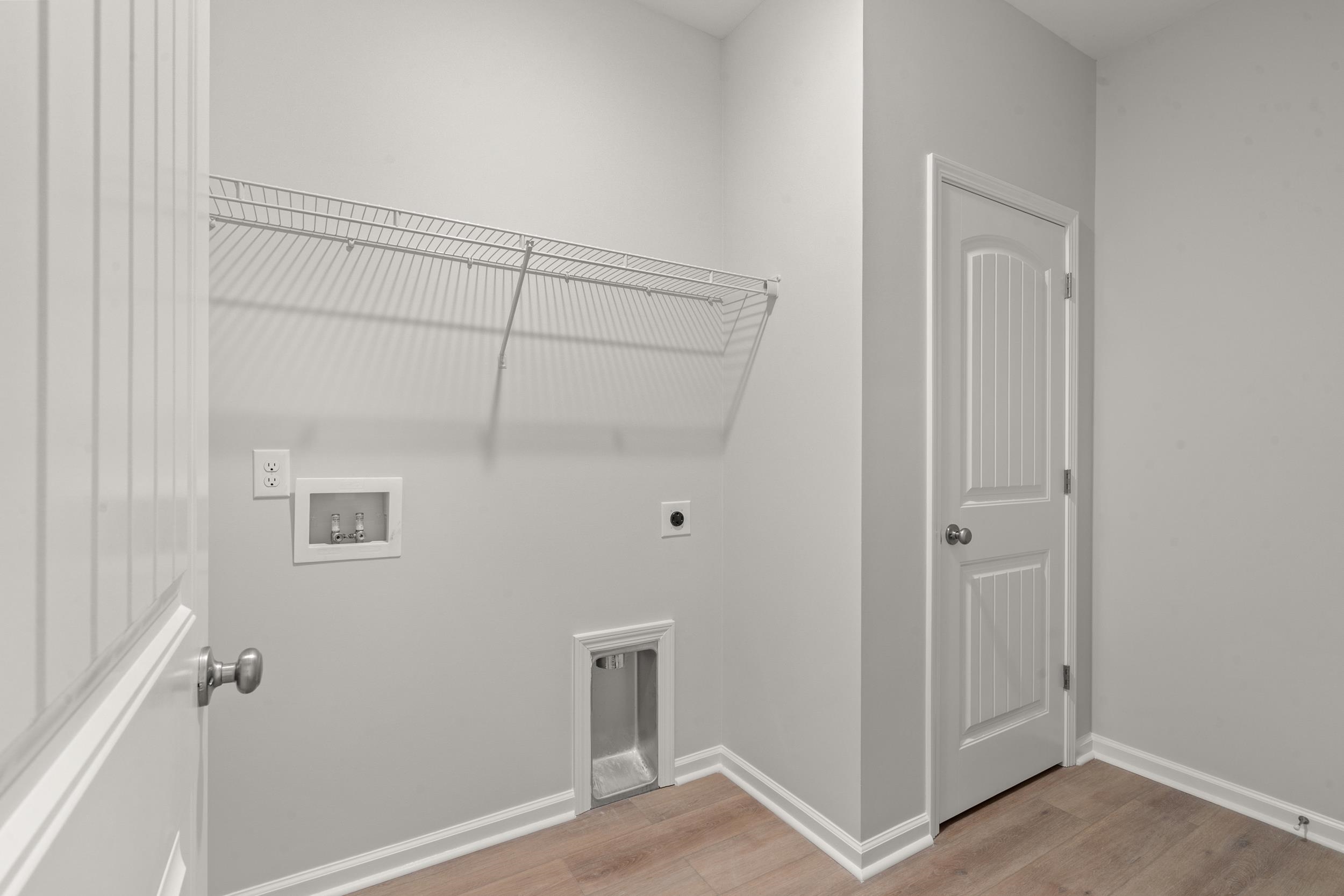 1401 Loop Circle Property Photo 8