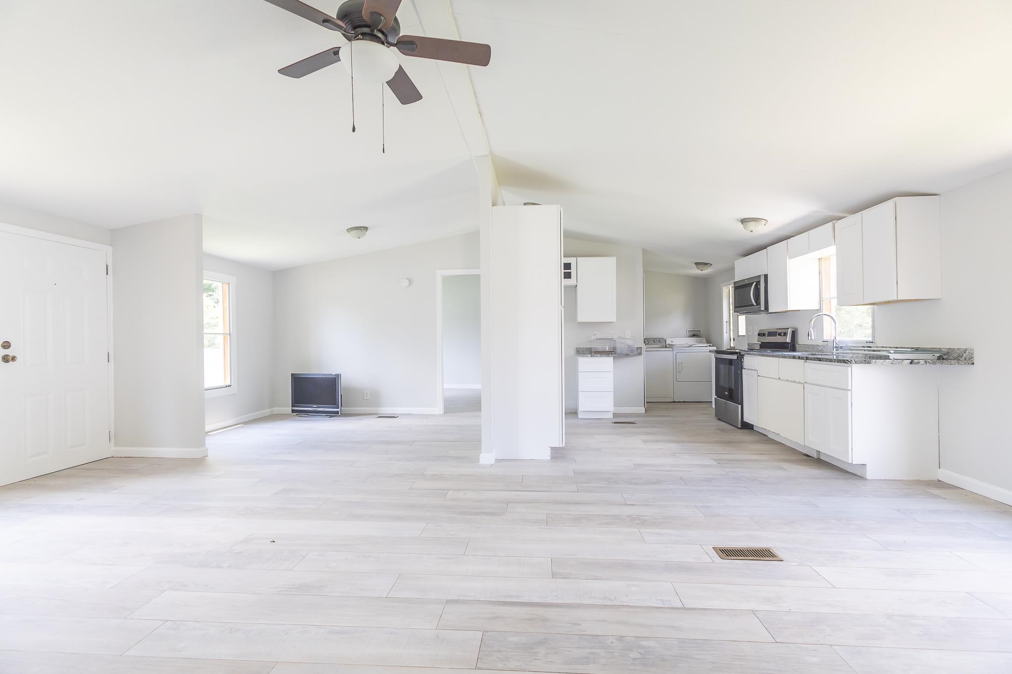 3785 Mayfield Dr. Property Photo 10