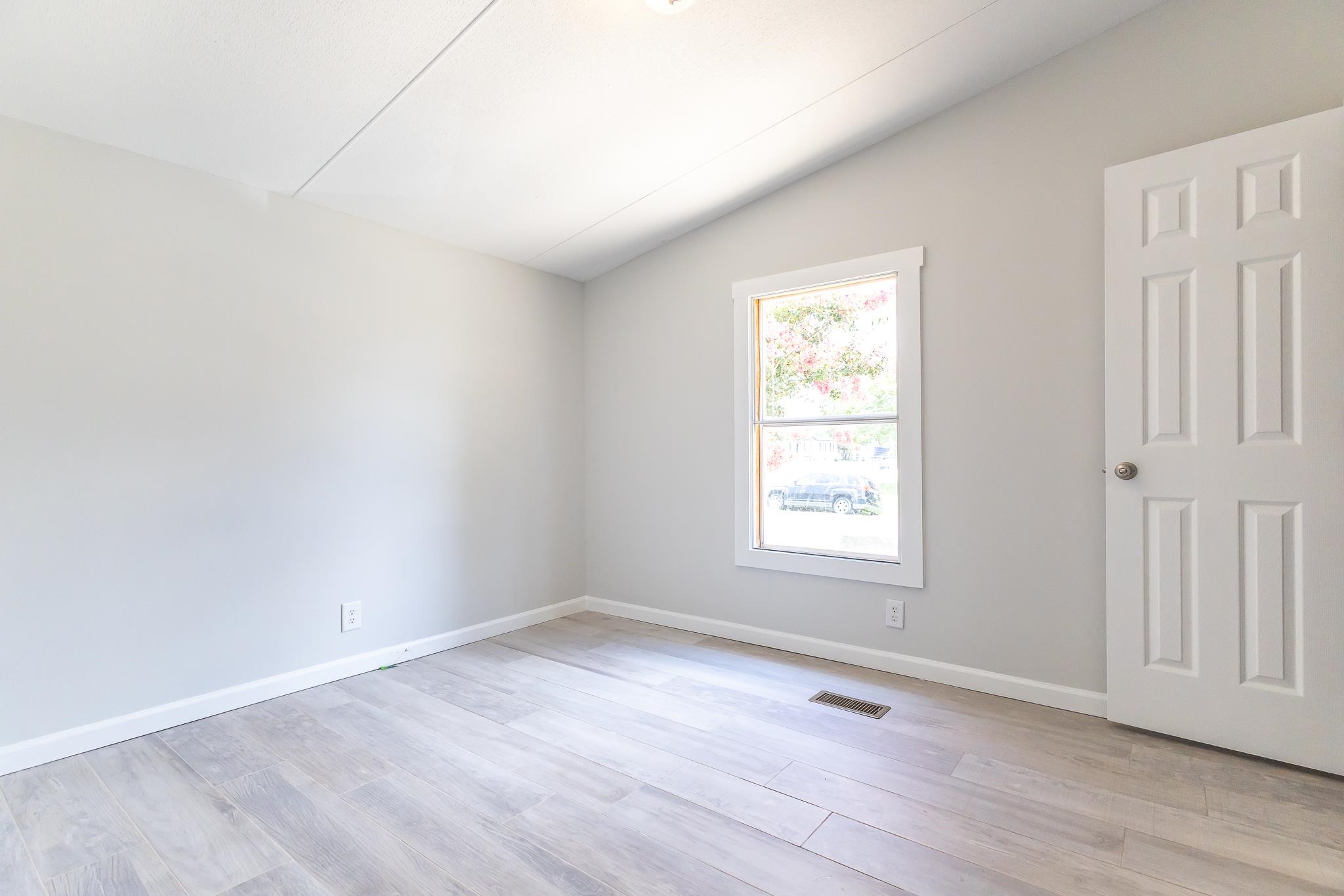 3785 Mayfield Dr. Property Photo 11