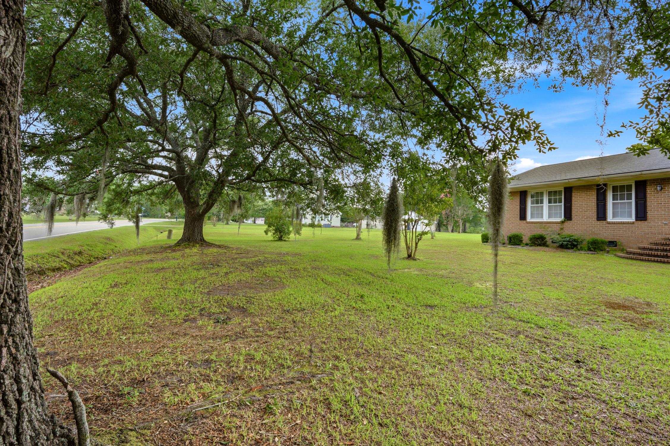 1007 Academy Dr. Property Photo 2