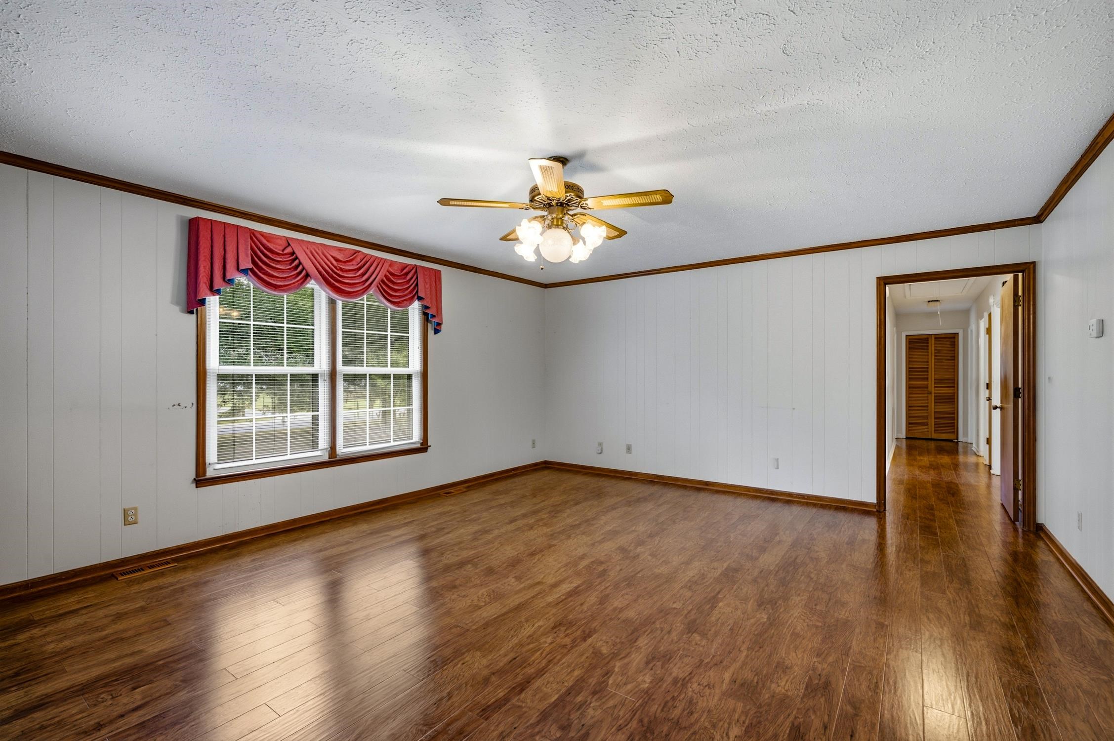 1007 Academy Dr. Property Photo 8