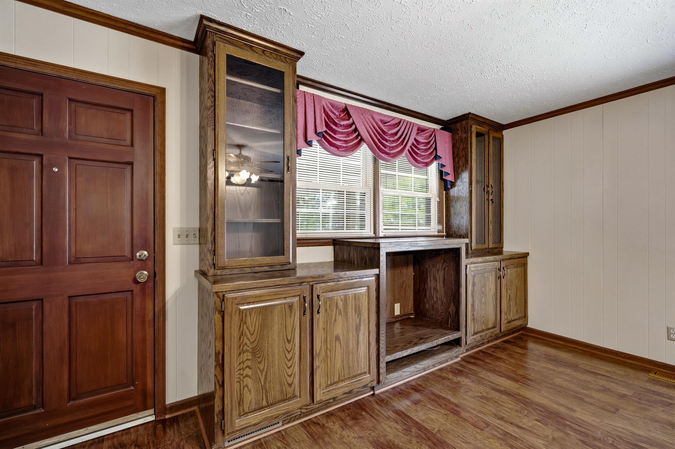 1007 Academy Dr. Property Photo 10