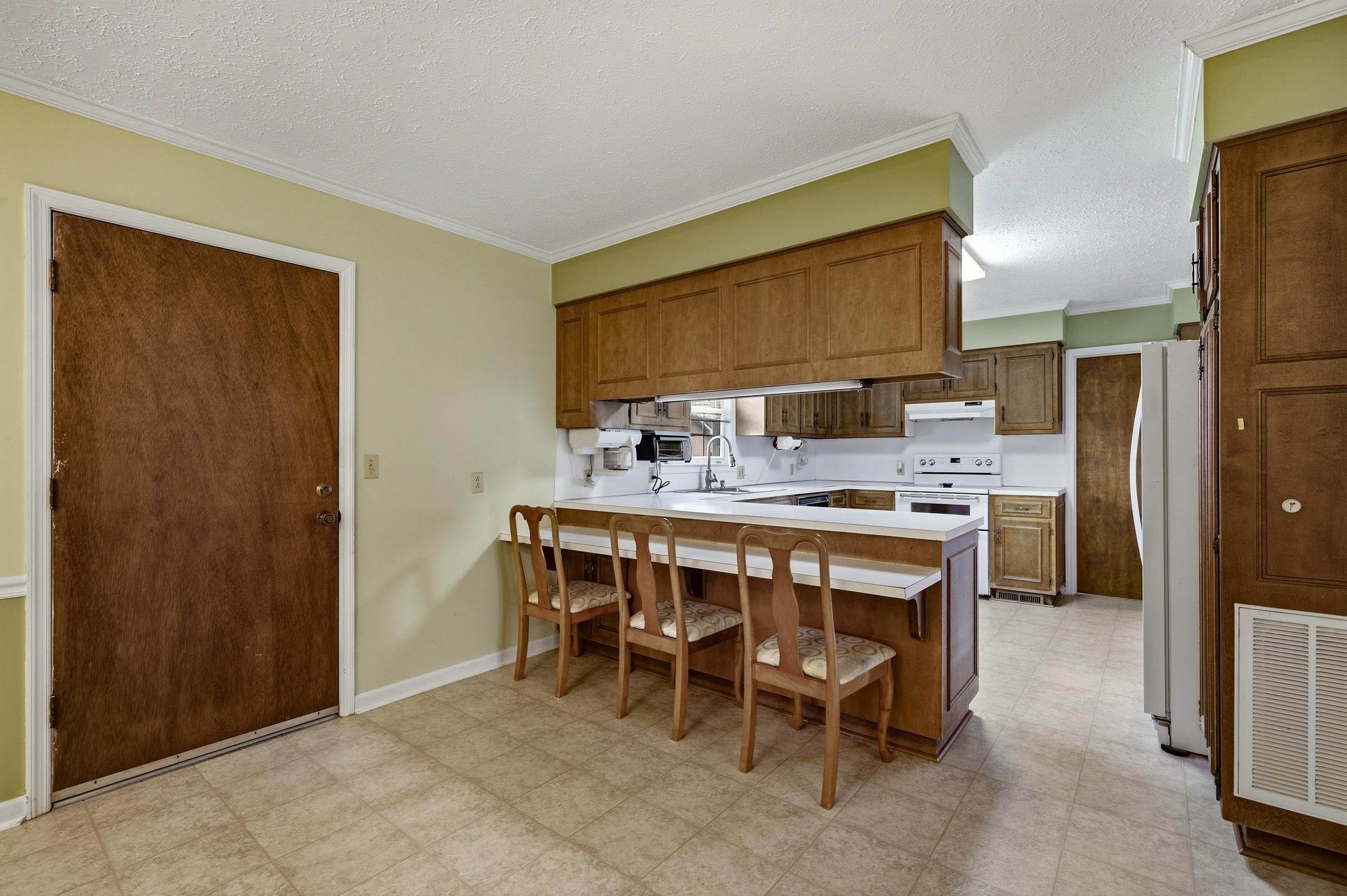 1007 Academy Dr. Property Photo 11